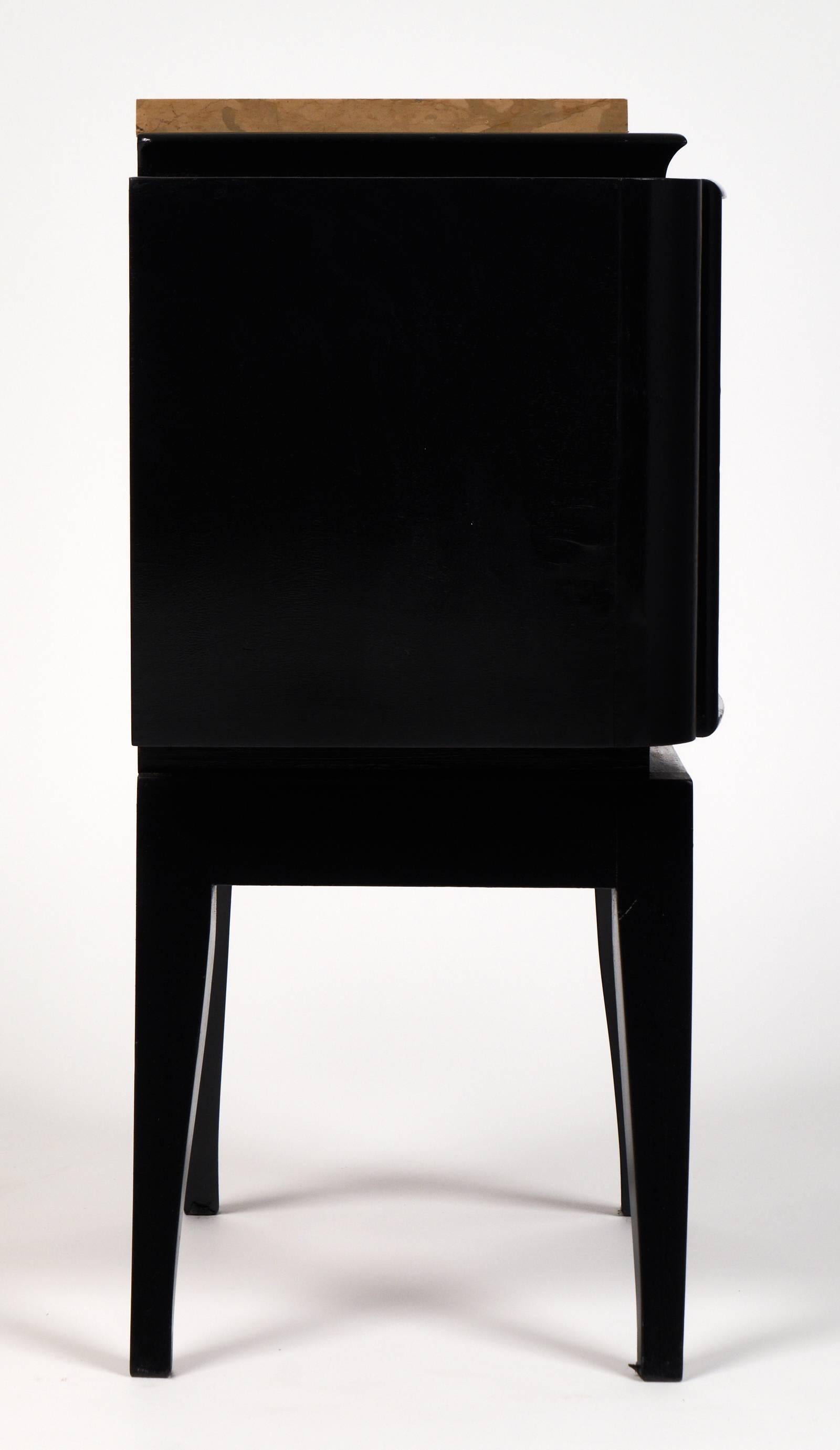 Mid-20th Century Art Deco Pair of Nightstands in the Manner of André Arbus