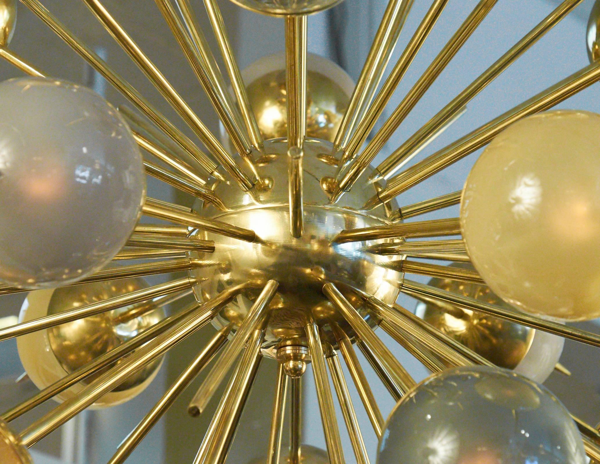 Multicolored Murano Glass and Brass Sputnik Chandelier For Sale 1