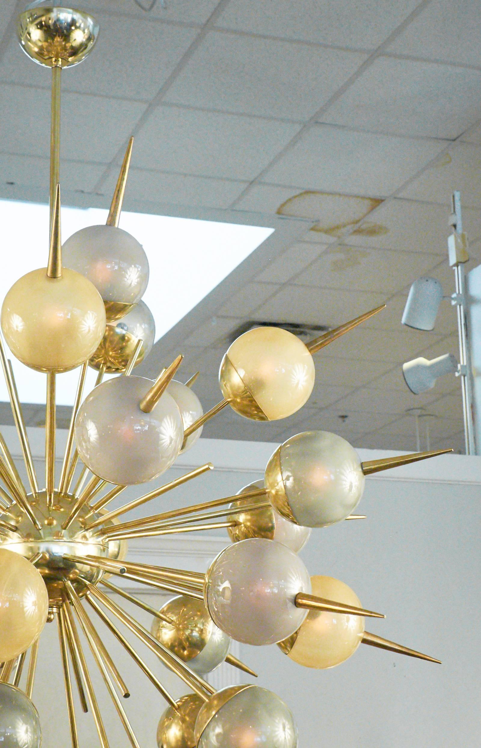 Italiano Lampadario Sputnik multicolore in vetro di Murano e ottone in vendita
