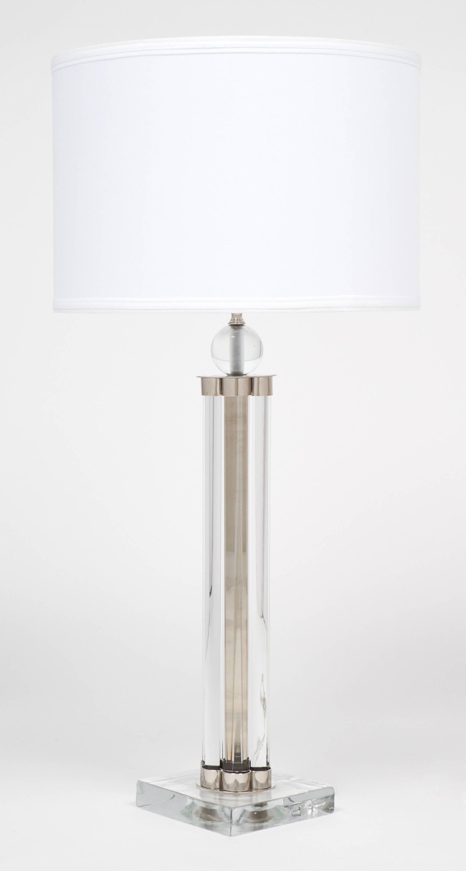 italien Paire de lampes de table modernistes en verre de Murano avec tube et chrome en vente