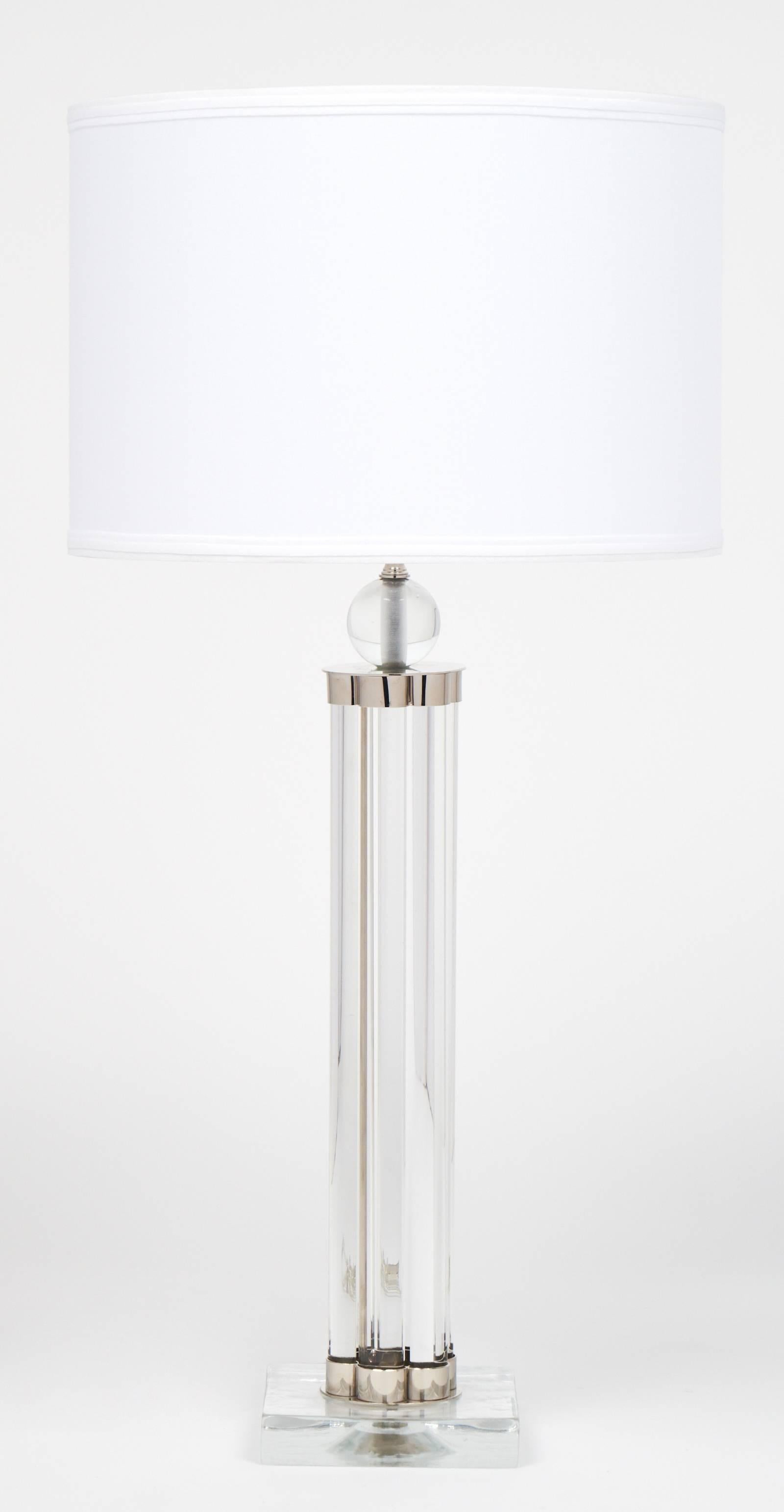 Moderne Paire de lampes de table modernistes en verre de Murano avec tube et chrome en vente