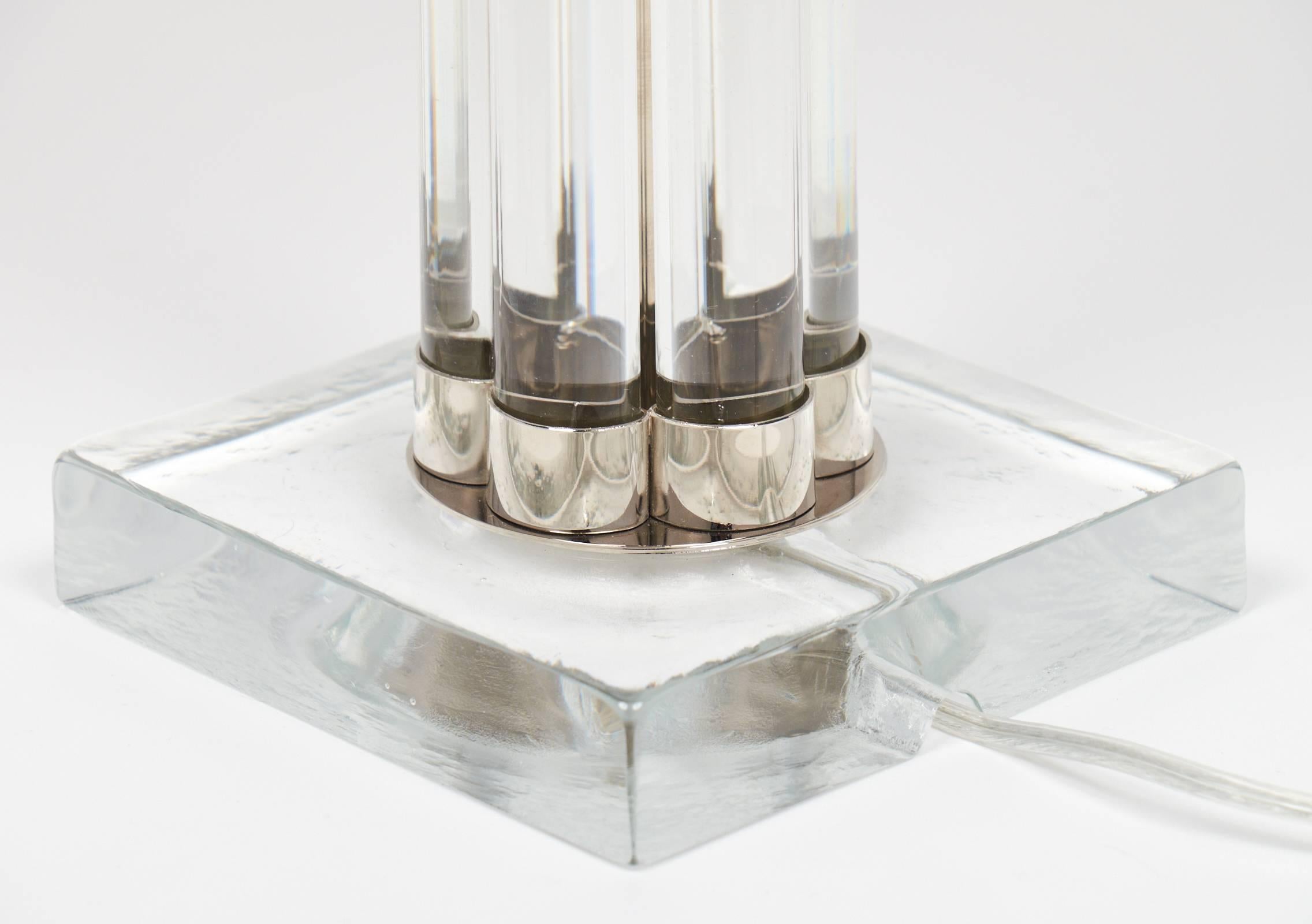 Paire de lampes de table modernistes en verre de Murano avec tube et chrome en vente 3