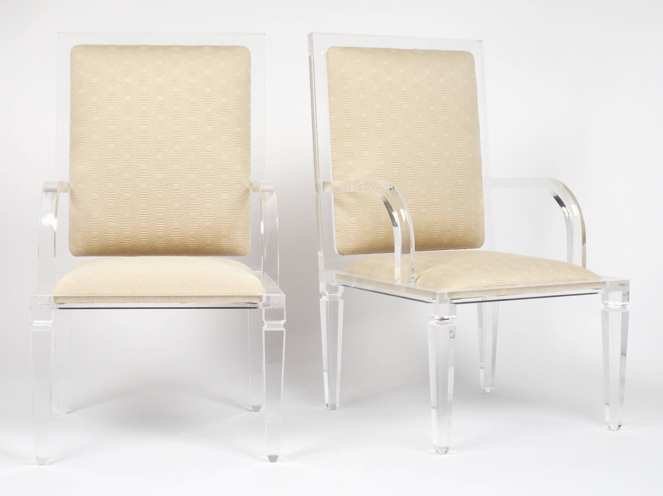 Italian vintage pair of armchairs in Lucite (clear acrylic) by Fabian, Rome-Italy, with tapered and beveled legs. New Schumacher honeycomb greige upholstery. A clean and modern, decorative pair of armchairs.
                  