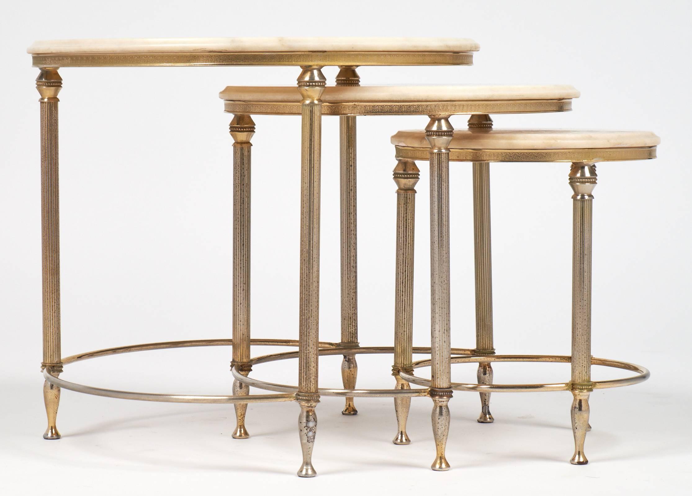 French Neoclassic Set of Three Onyx-Top Bronze Nesting Tables In Good Condition In Austin, TX