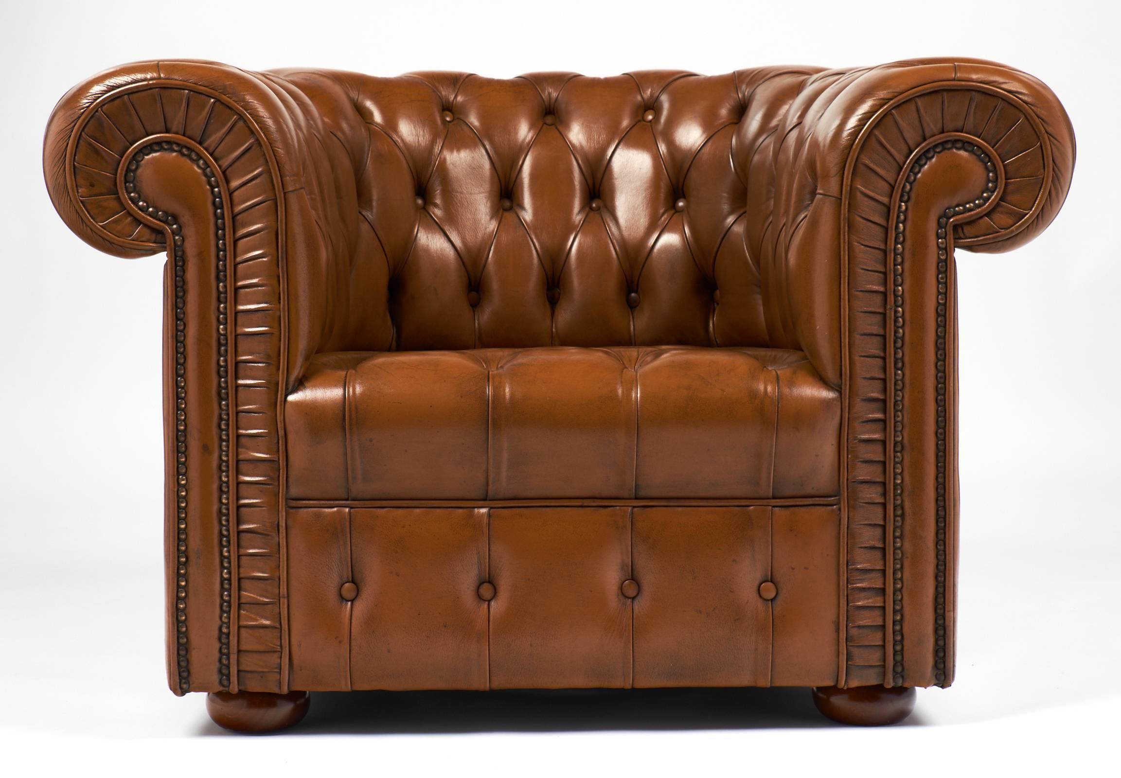 English Pair of Vintage Cognac Leather Chesterfield Club Chairs