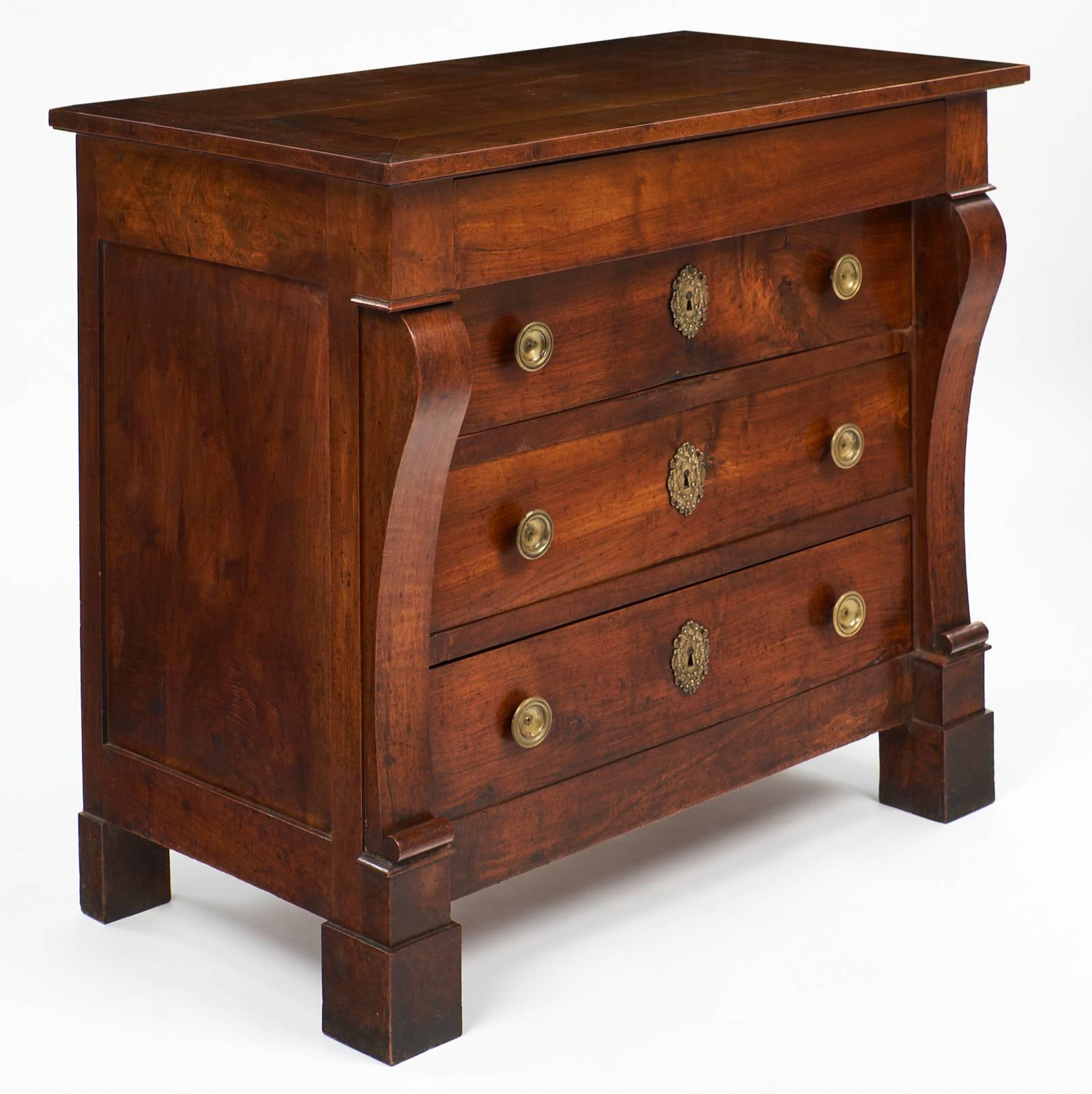 Antique French Restauration Period Walnut Chest of Drawers In Excellent Condition In Austin, TX