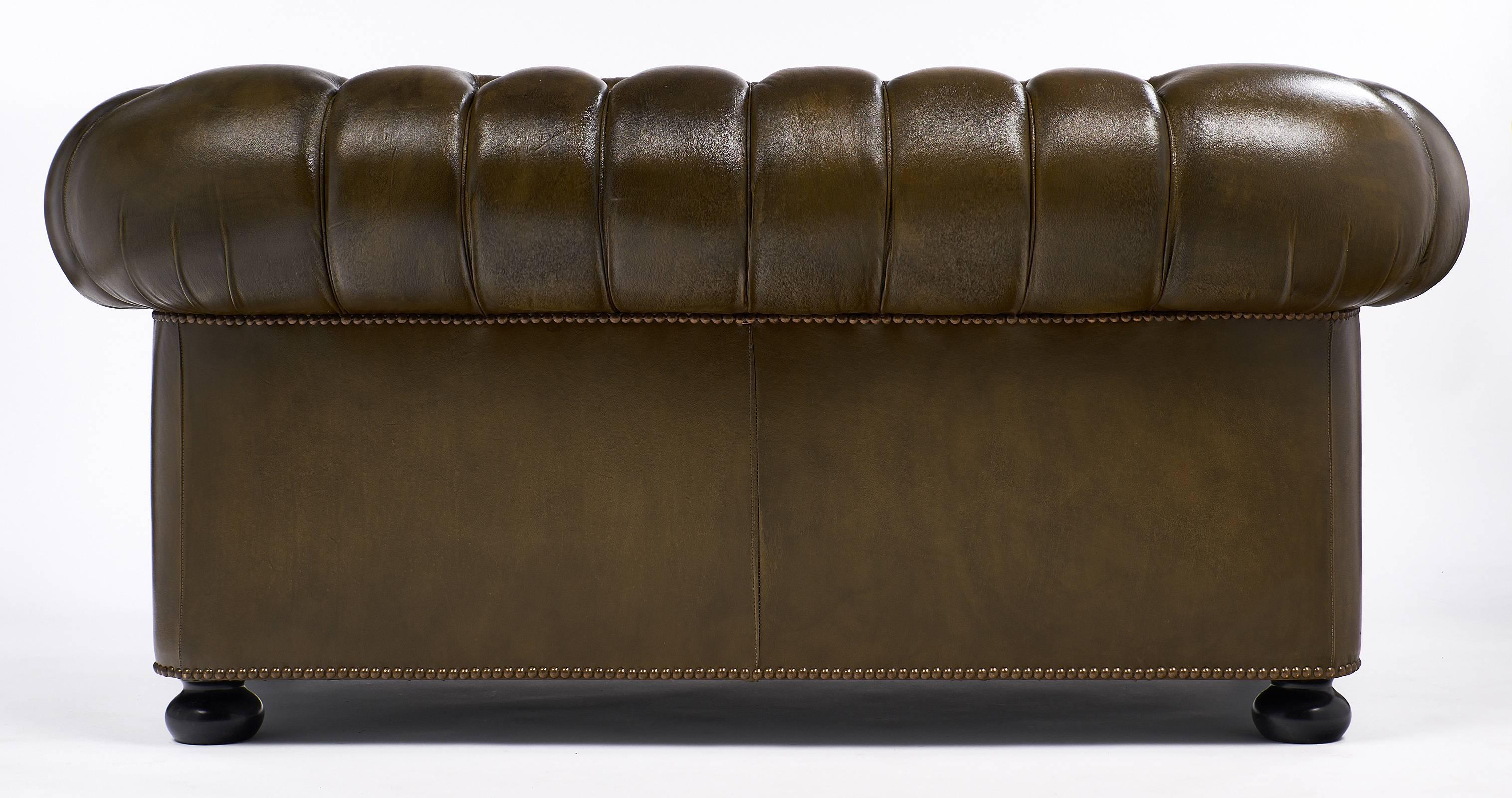 English Vintage Chesterfield Leather Sofa 3