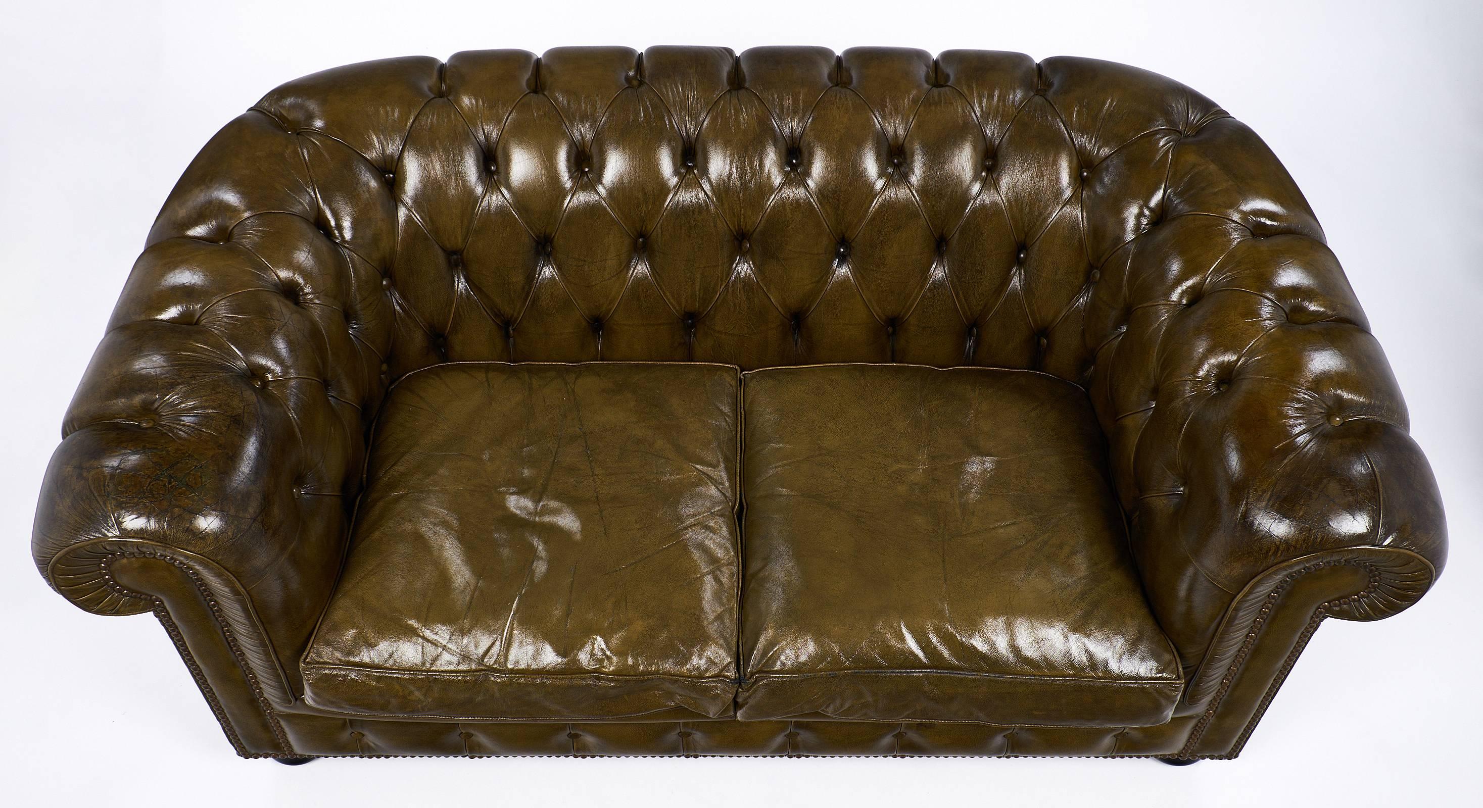 English Vintage Chesterfield Leather Sofa 1