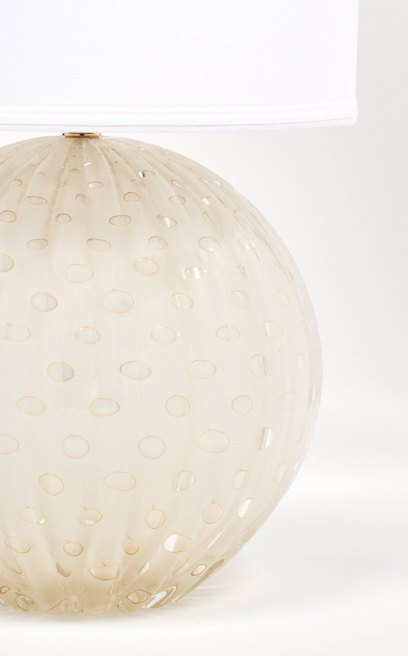 Gold Flecked “Pulegoso” Murano Glass Globe Lamp In Excellent Condition In Austin, TX