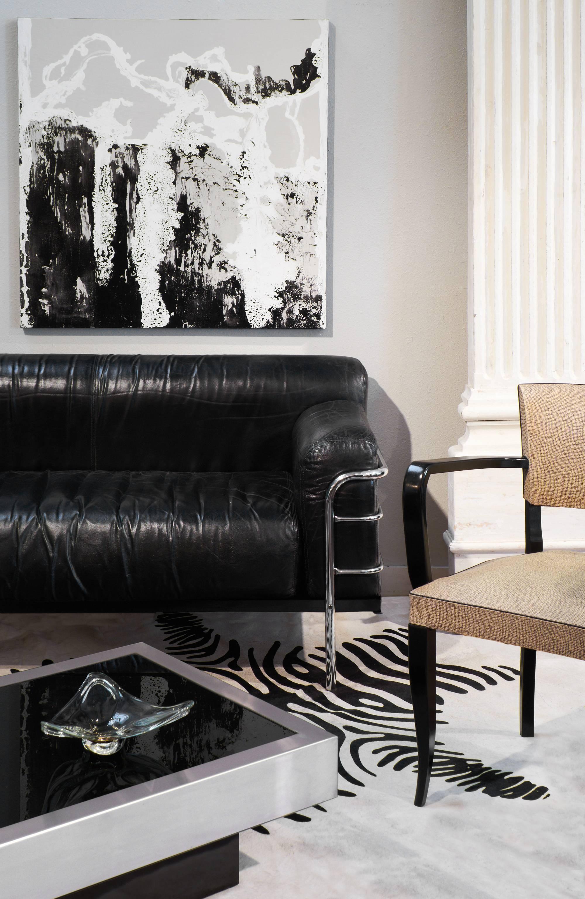 Vintage Bauhaus style sofa in black leather and chrome, in the style of Le Corbusier's LC2 sofa and armchairs.