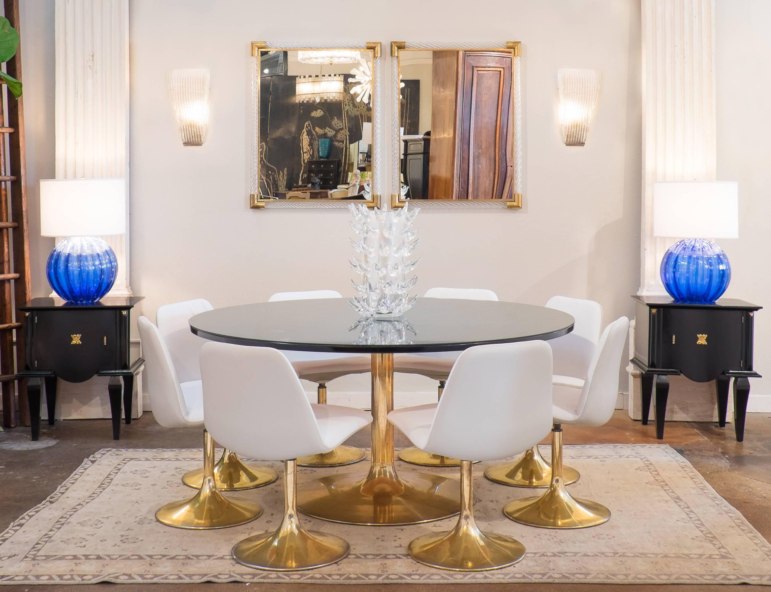 Sumptuous and rare set in great condition, eight chairs and table with solid brass iconic tulip foot. The table is 59