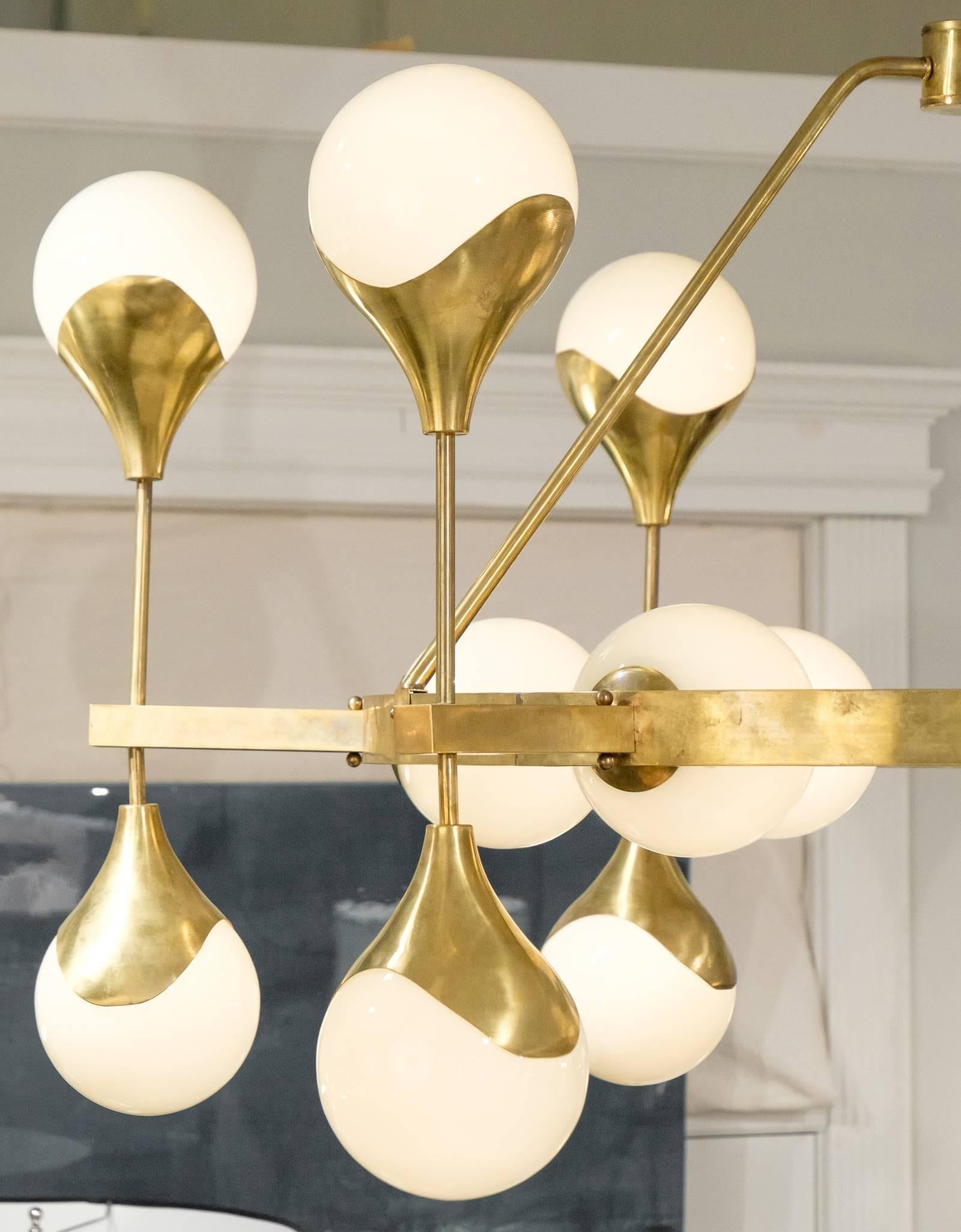 Murano Globe Glass and Textured Brass Chandelier In Excellent Condition For Sale In Austin, TX