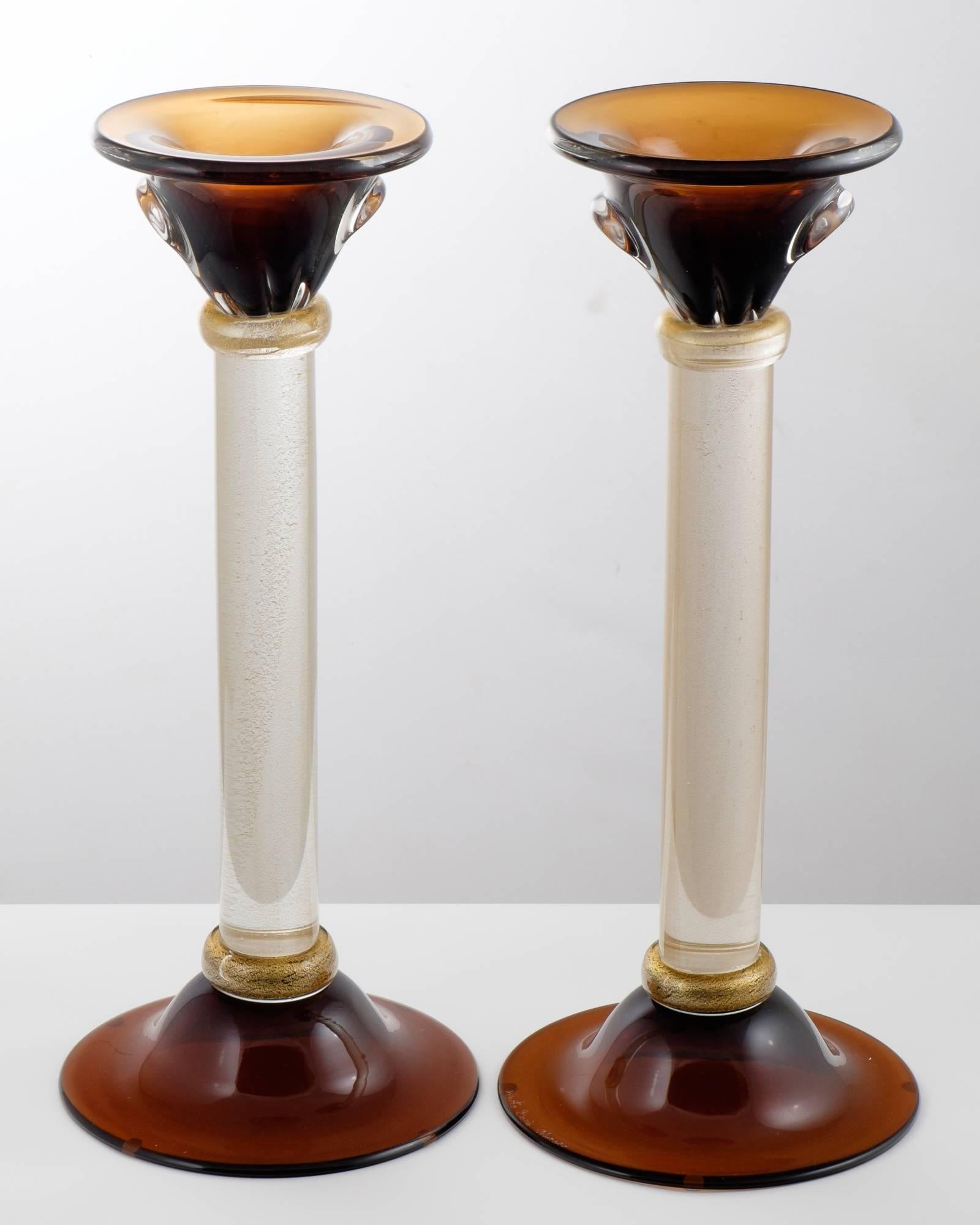 Mid-Century Modern Paire de bougeoirs en verre de Murano ambré et « Avventurina » en vente