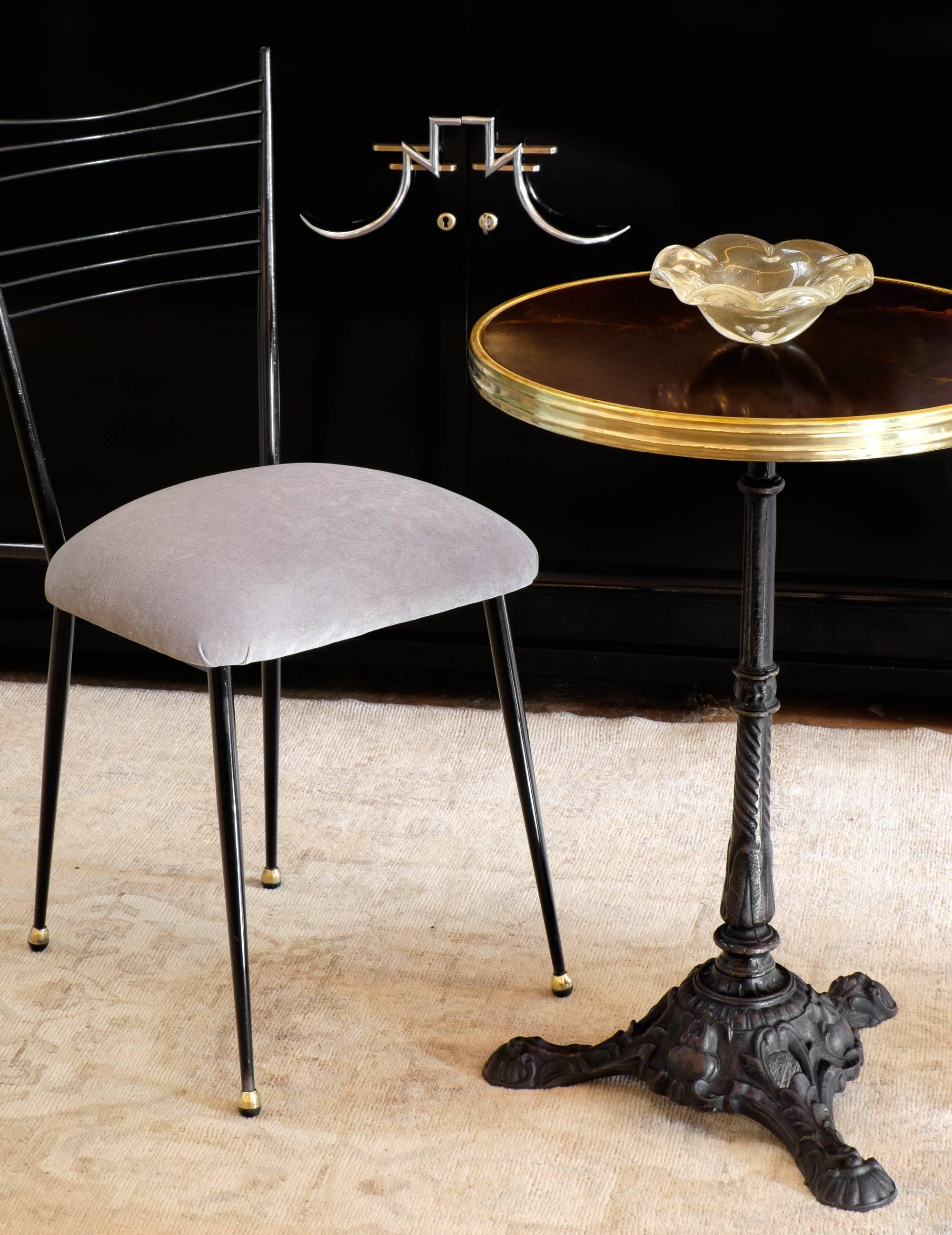 French antique bistro table with a beautiful cast iron base, Altuglas top with brass trim. We loved the perfect condition of this iconic Parisian bistro table.
A second, matching table is also available.