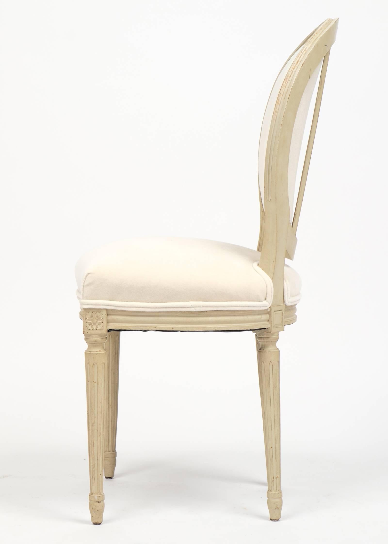 Louis XVI Set of Six Medallion Back Side Chairs In Good Condition In Austin, TX
