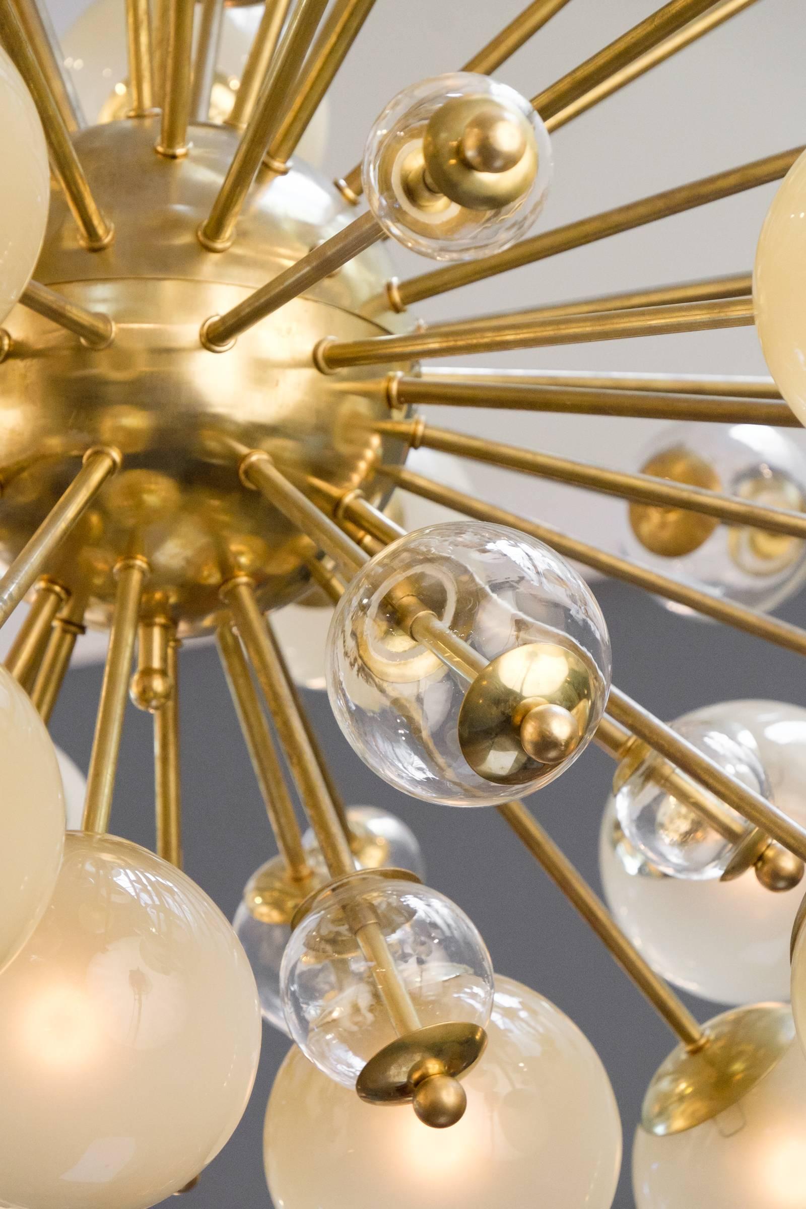 Vintage Murano Brass Sputnik Chandelier with Champagne Globes In Excellent Condition In Austin, TX