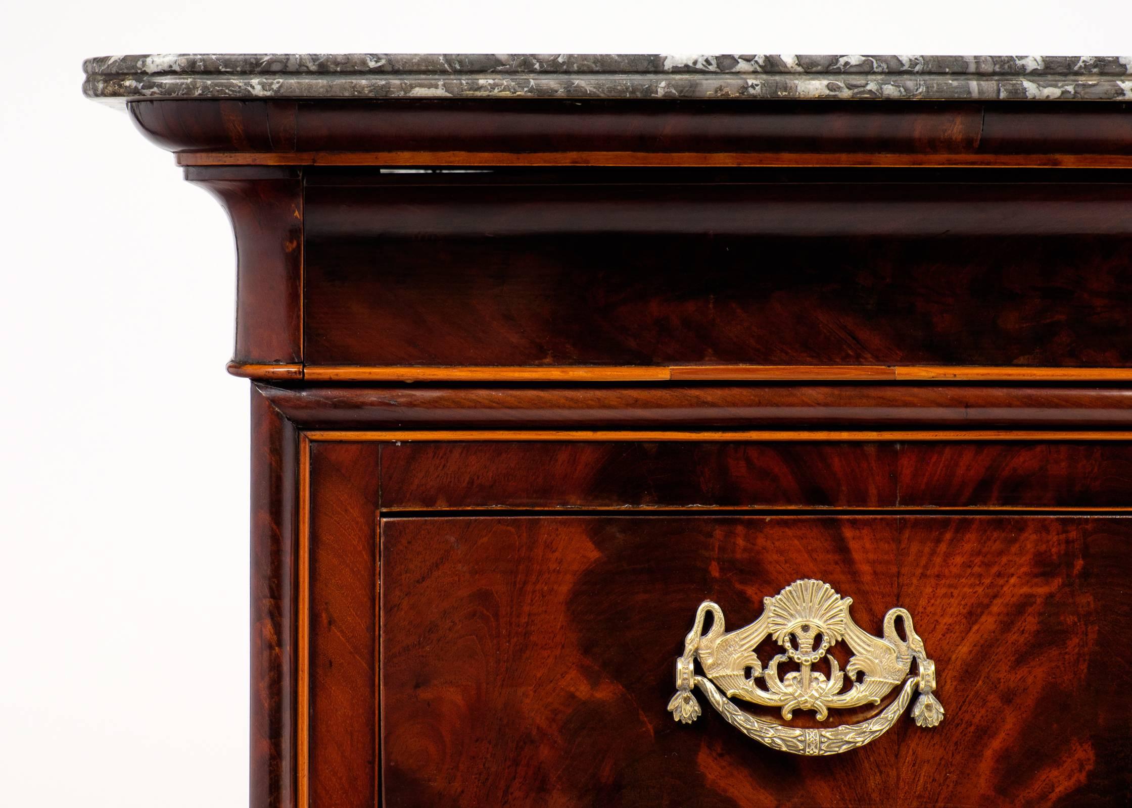 French Restoration Period Flamed Mahogany Chest of Drawers In Good Condition In Austin, TX