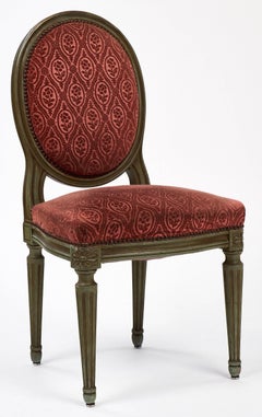 Paire de chaises anciennes françaises de style Louis XVI à dossier en médaillon