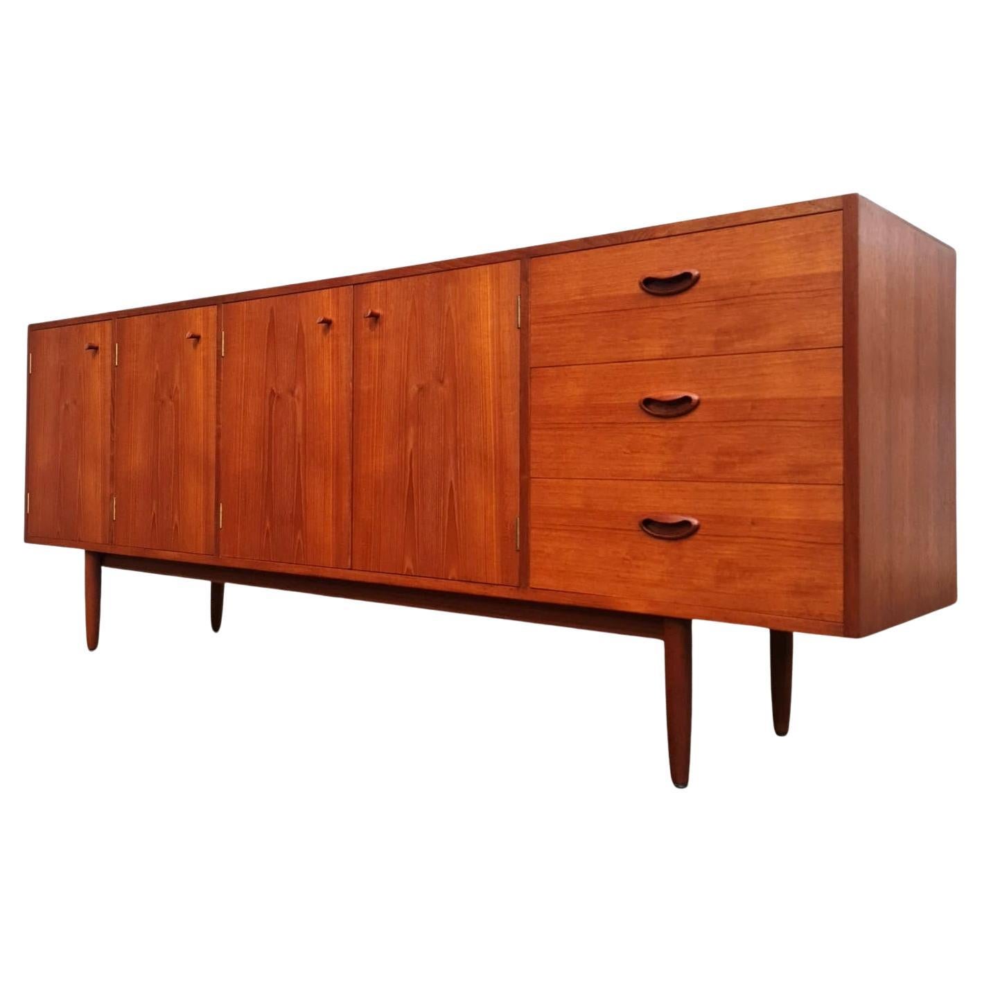 1965 Chiswell-Sideboard aus Teakholz  im Angebot