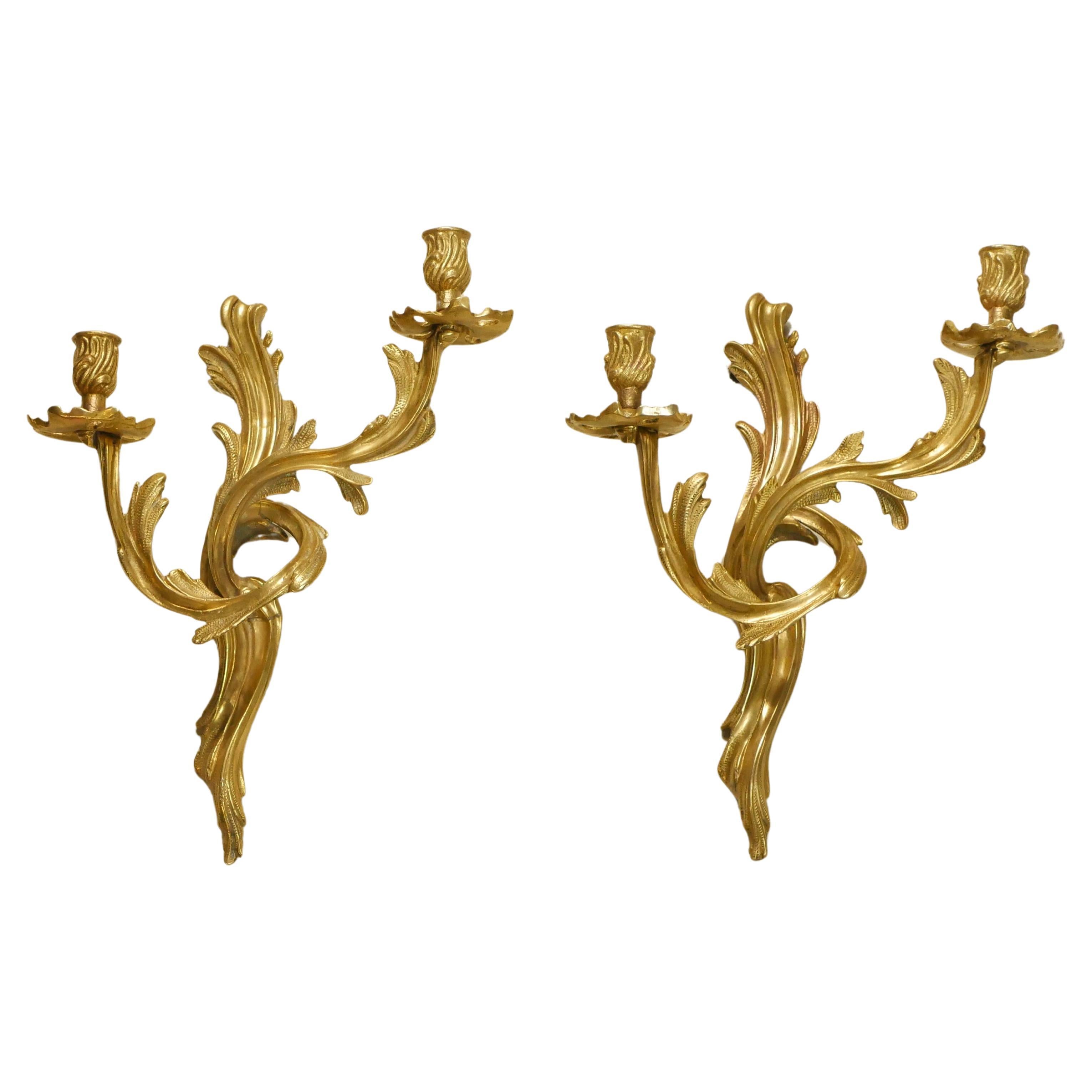 French Early 20th Century Pair of Rococo Cast Brass Candelabra, Wall lights For Sale