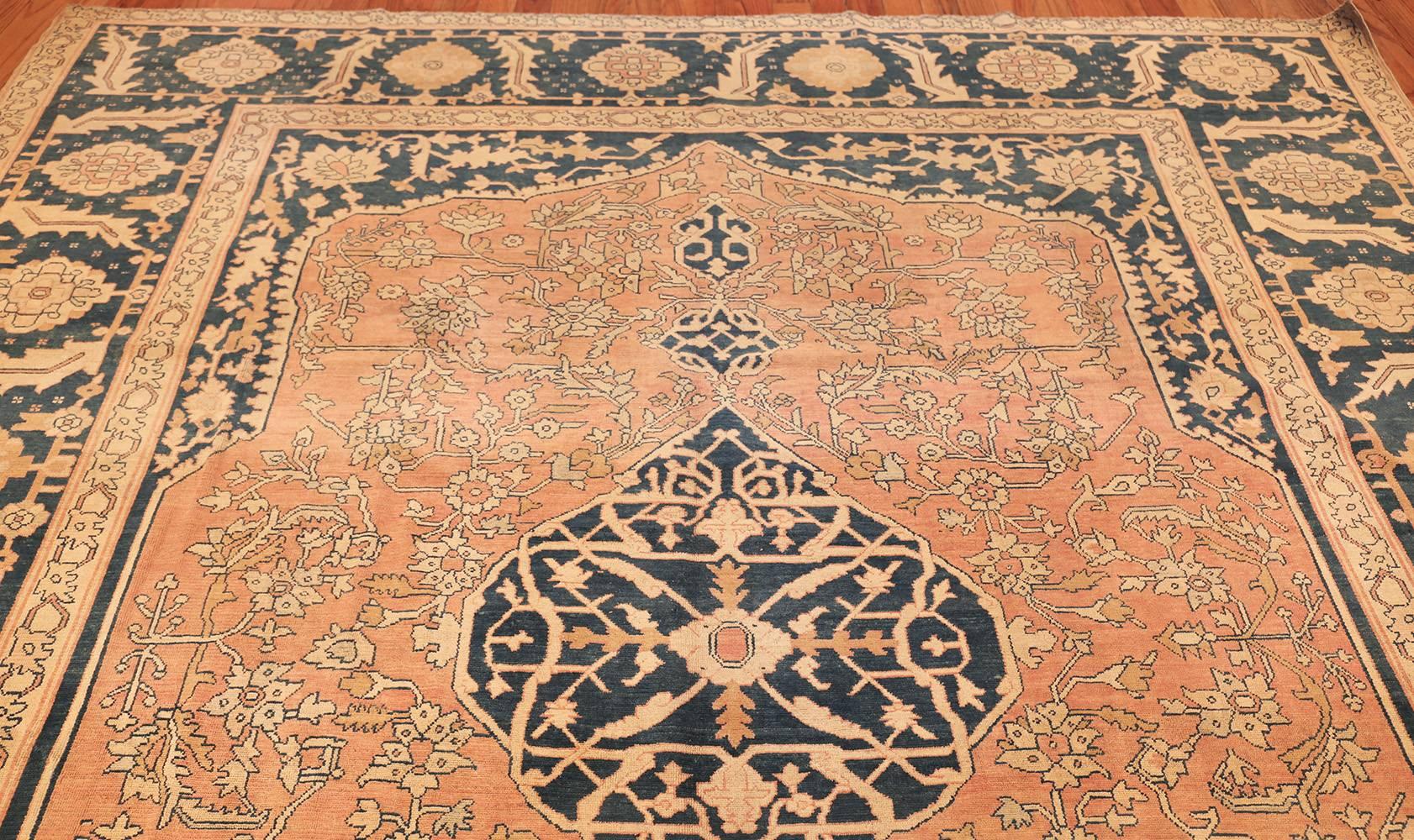 Beautiful Antique Persian Serapi Carpet 3