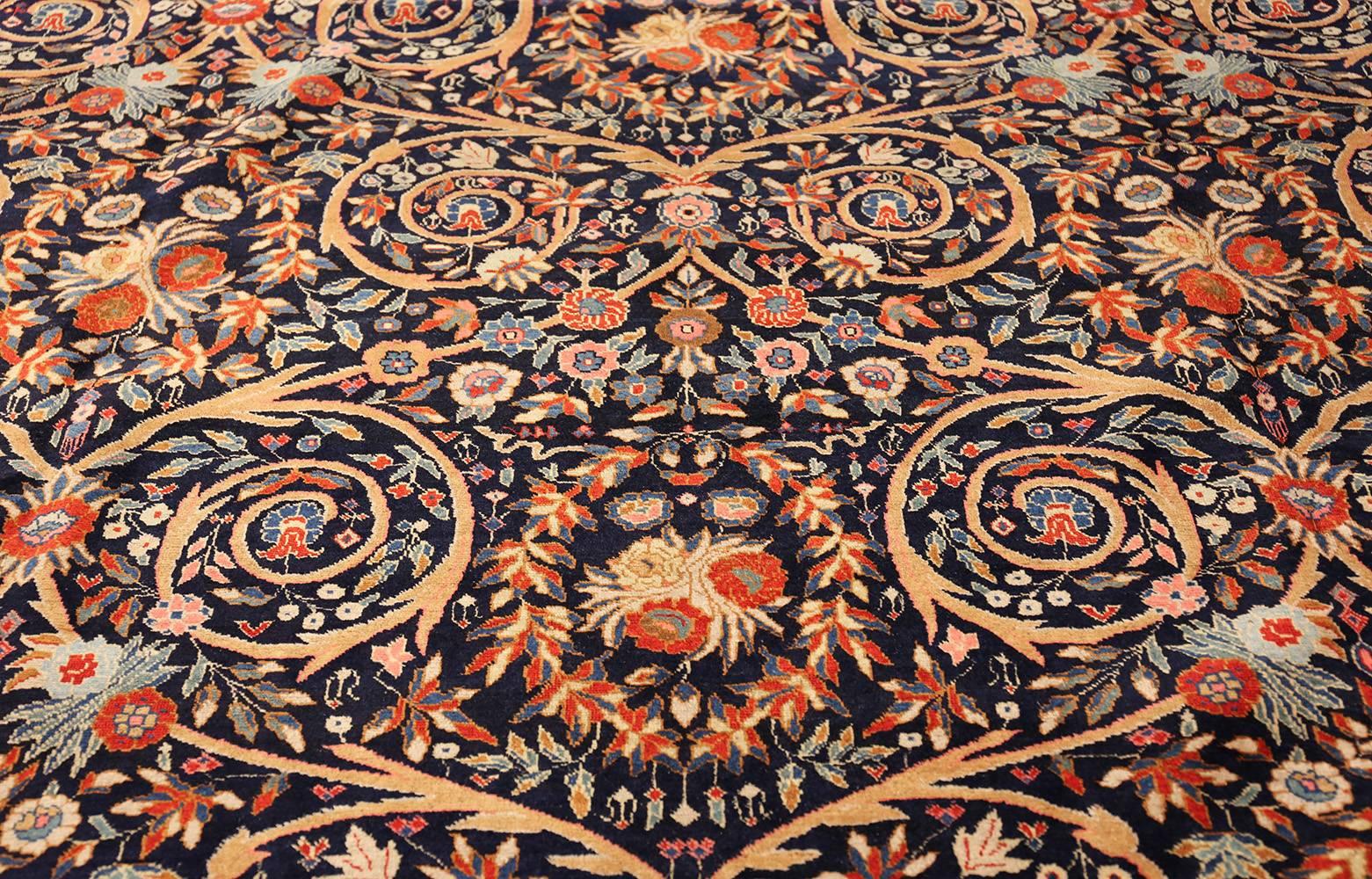 Beautiful Antique Persian Tabriz Carpet. Size: 11 ft x 14 ft 3 in In Excellent Condition In New York, NY