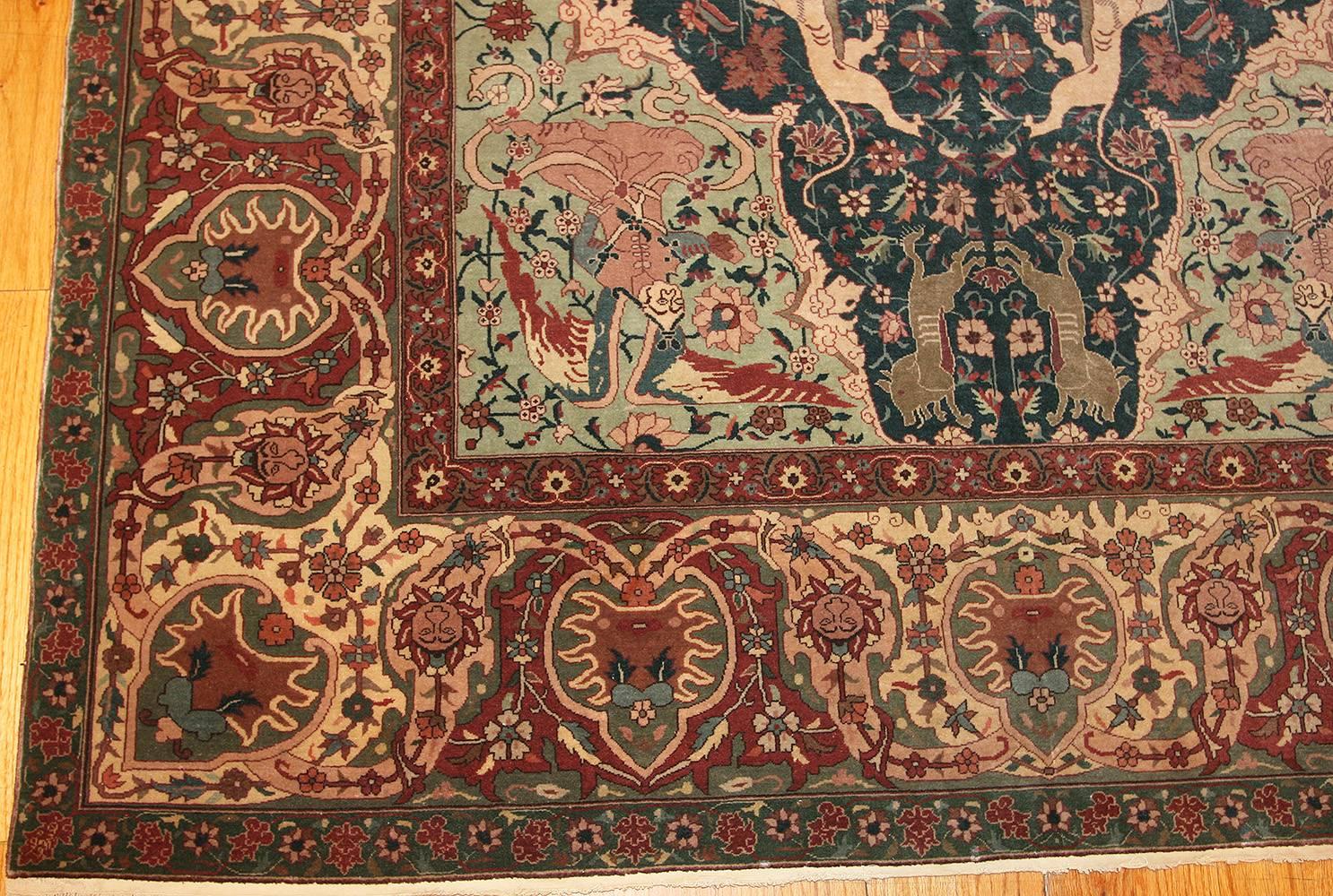 Antique Agra Carpet In Good Condition In New York, NY