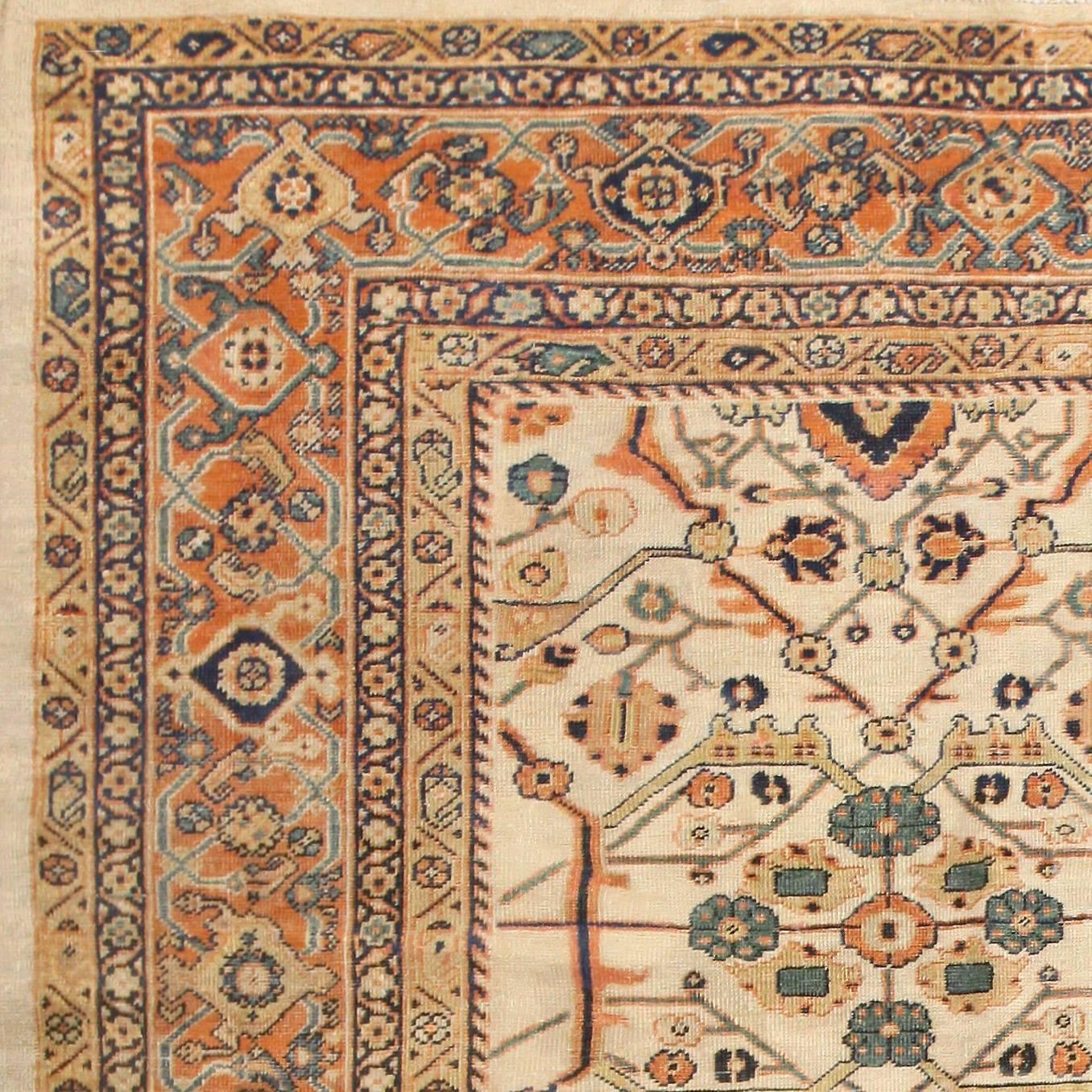 Antique Persian Sultanabad Rug In Good Condition In New York, NY