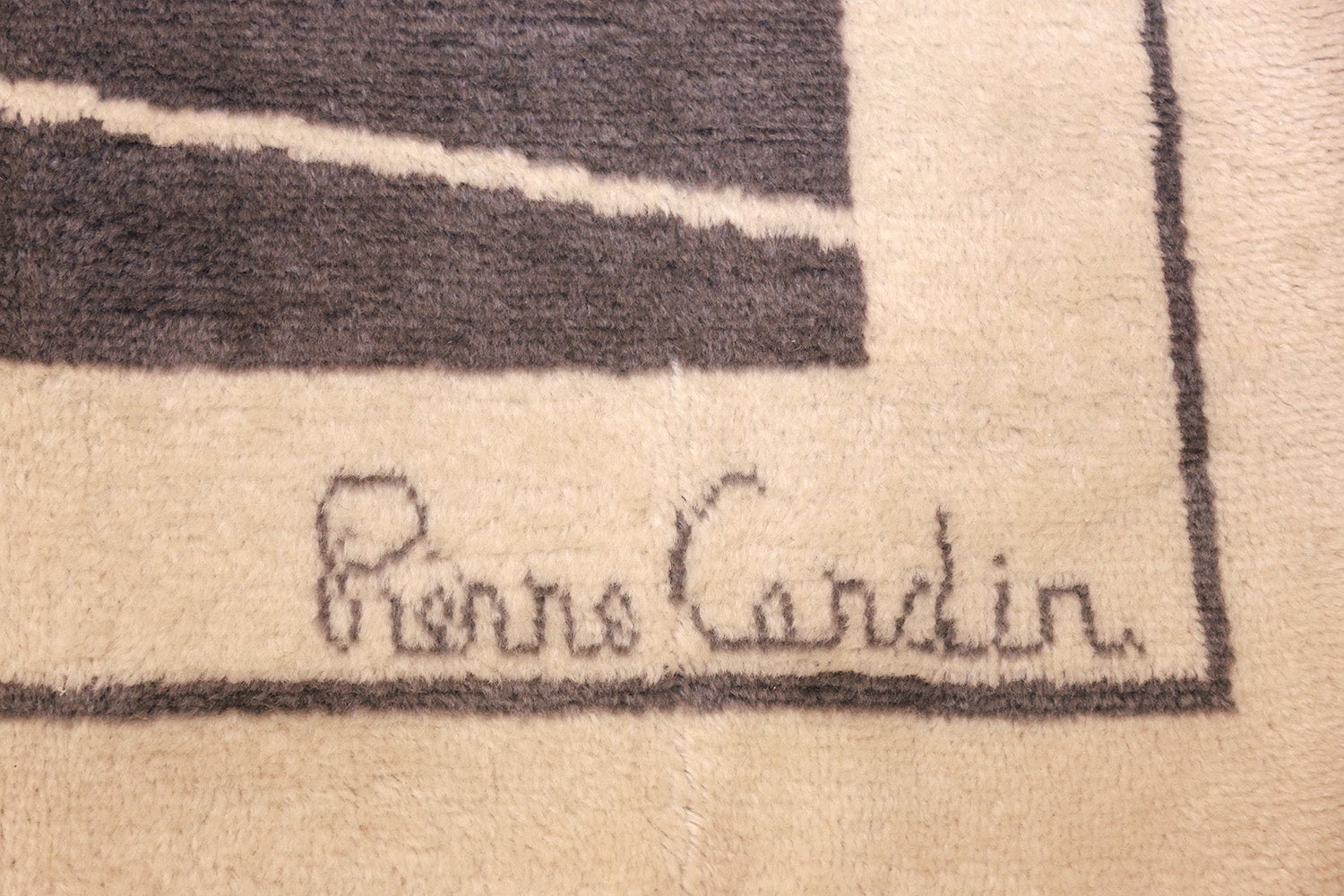 Square Size Mid Century Rug By Pierre Cardin Im Angebot Bei 1stdibs