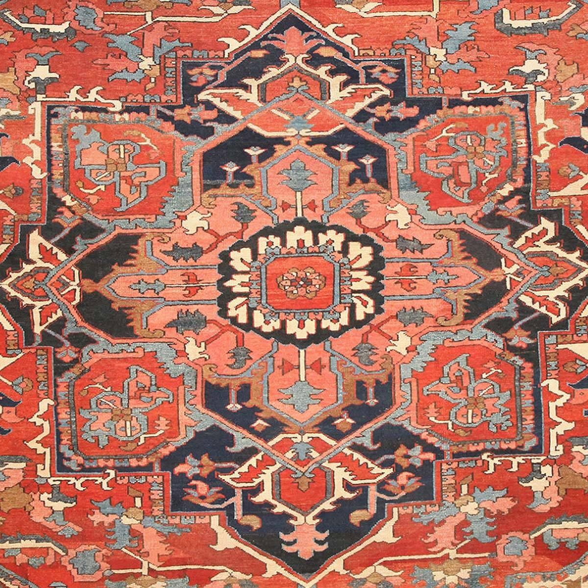 Large Geometric Antique Persian Heriz Serapi Rug In Excellent Condition In New York, NY