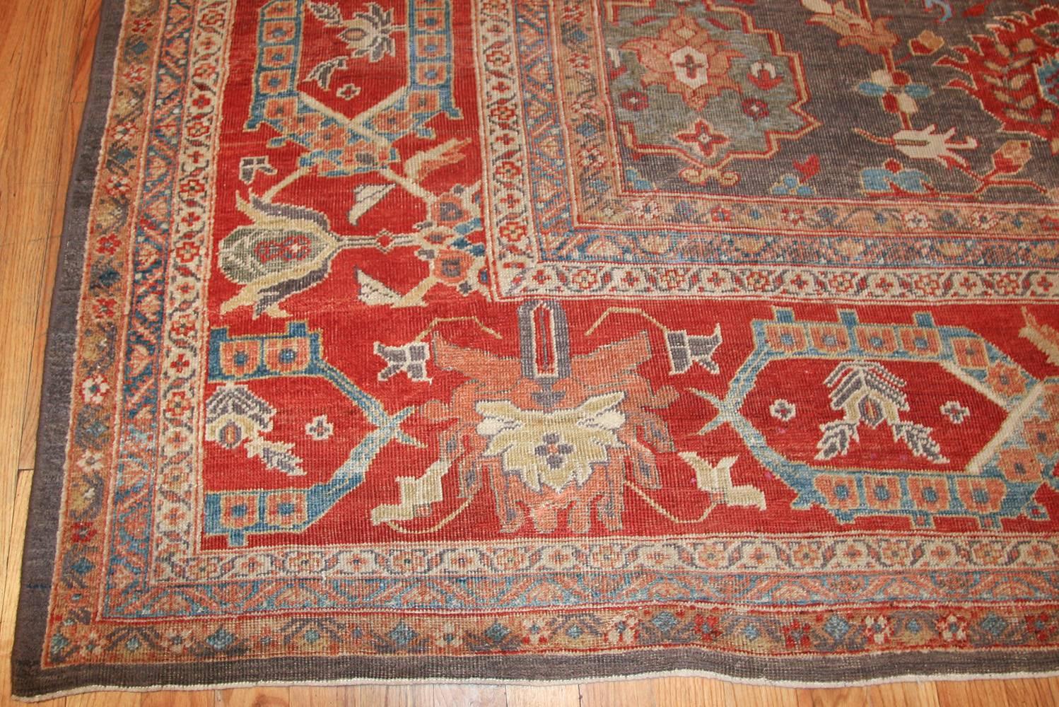Breathtaking Gray Antique Persian Sultanabad Rug In Excellent Condition In New York, NY