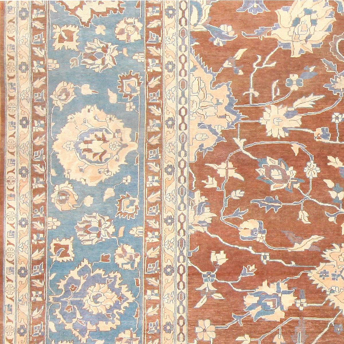 Antique Indian Agra Rug. Size: 20 ft 8 in x 26 ft 8 in In Good Condition For Sale In New York, NY