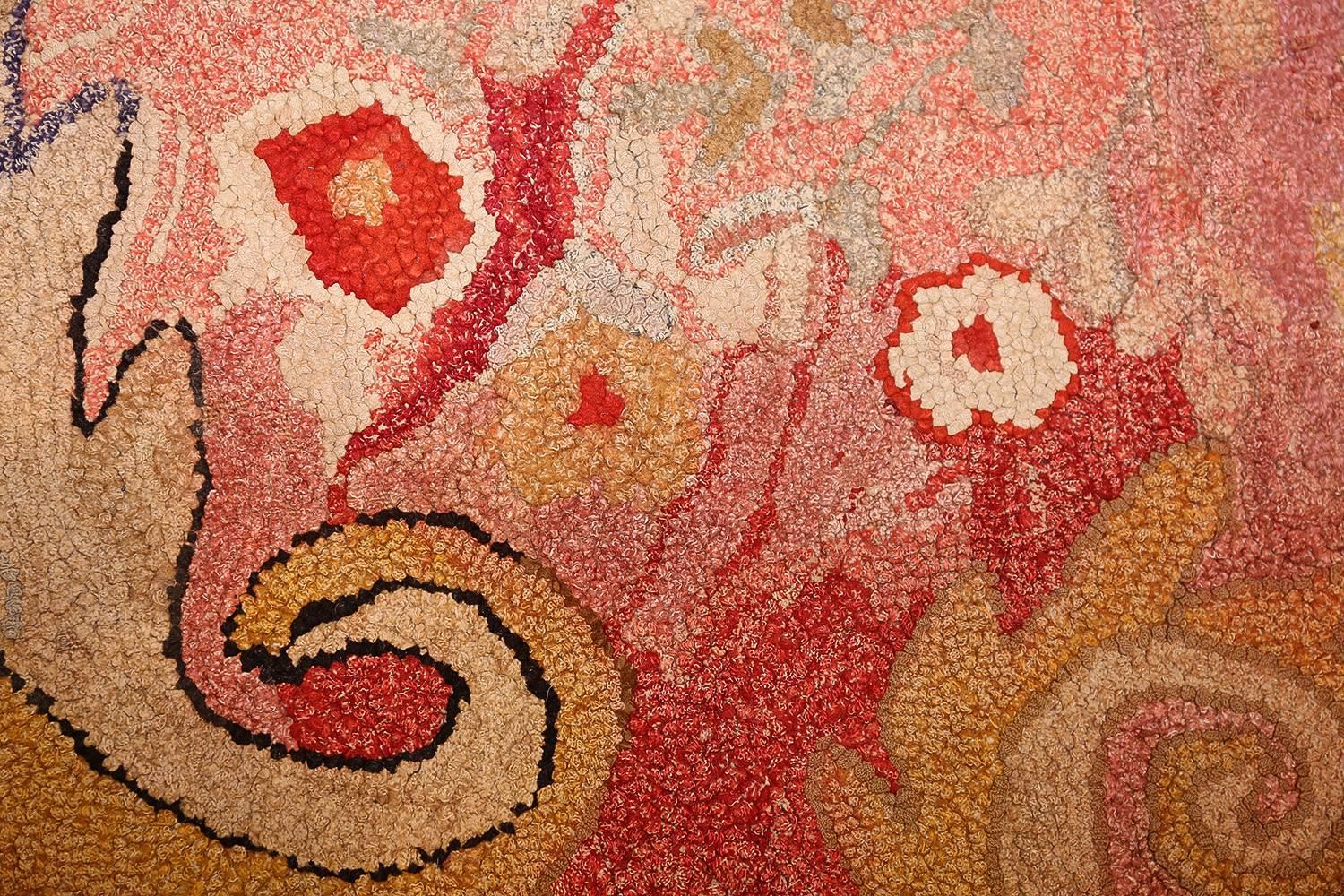 Beautiful Antique American Hooked Rug In Good Condition In New York, NY