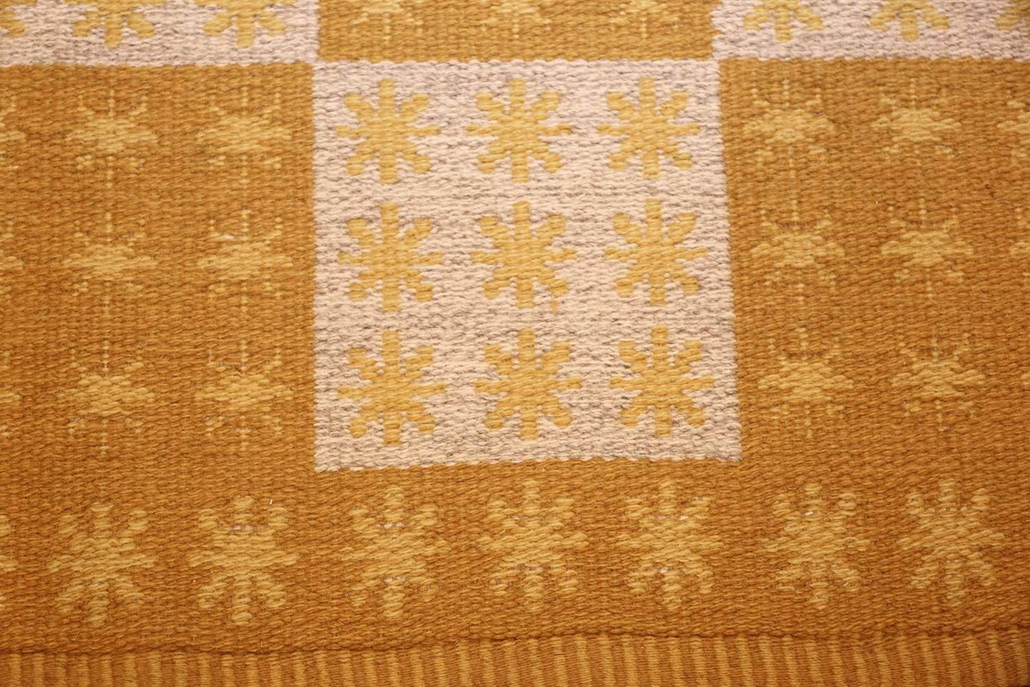 Vintage Double-Sided Swedish or Scandinavian Deco Kilim In Excellent Condition In New York, NY