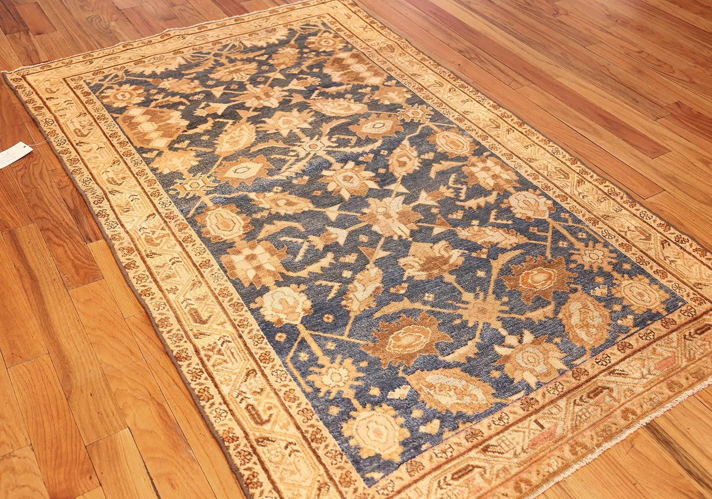 Beautiful Navy Antique Persian Malayer Rug. Size: 4 ft 2 in x 6 ft 7 in In Good Condition In New York, NY
