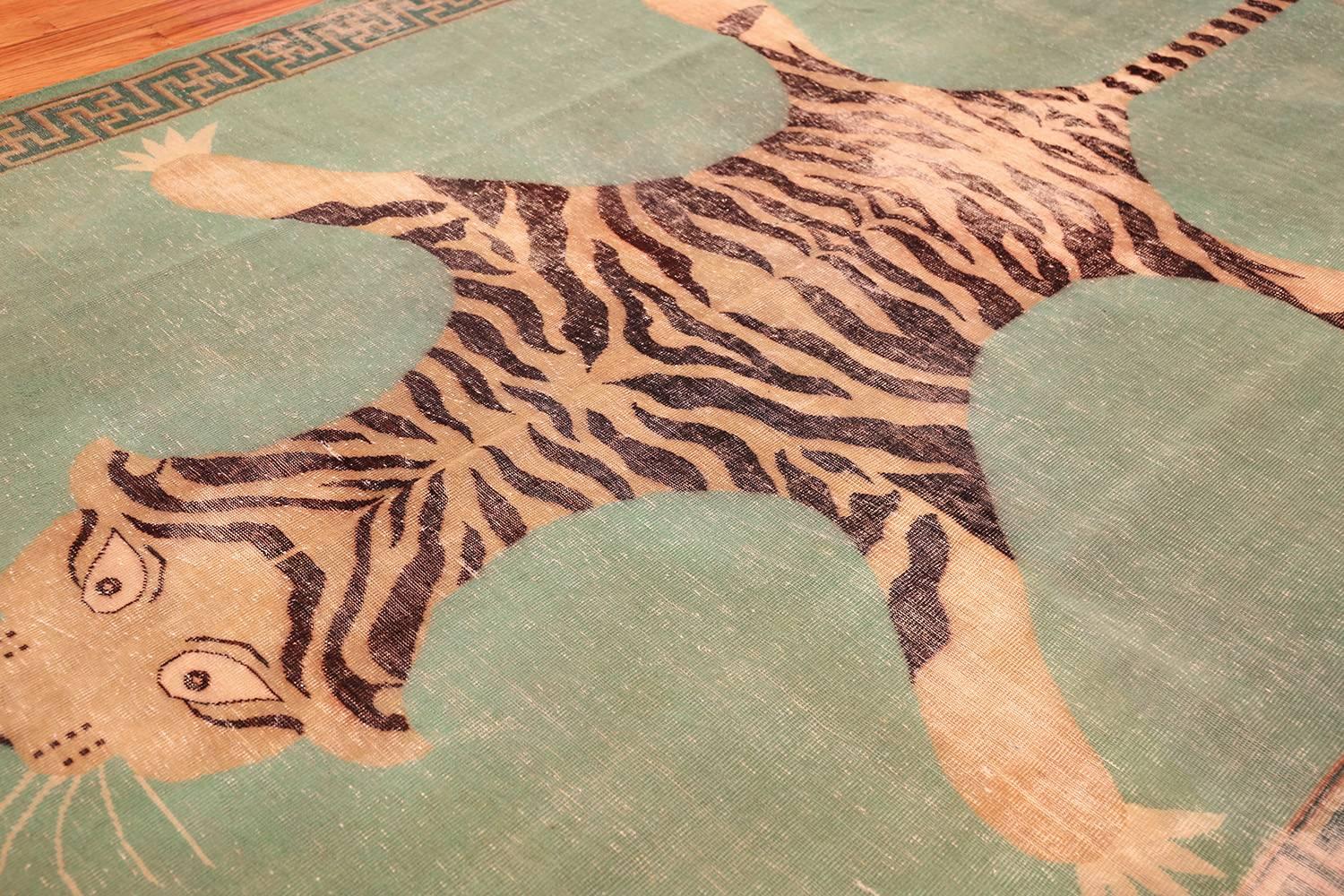 Wool Shabby Chic Tiger Design Antique Indian Rug