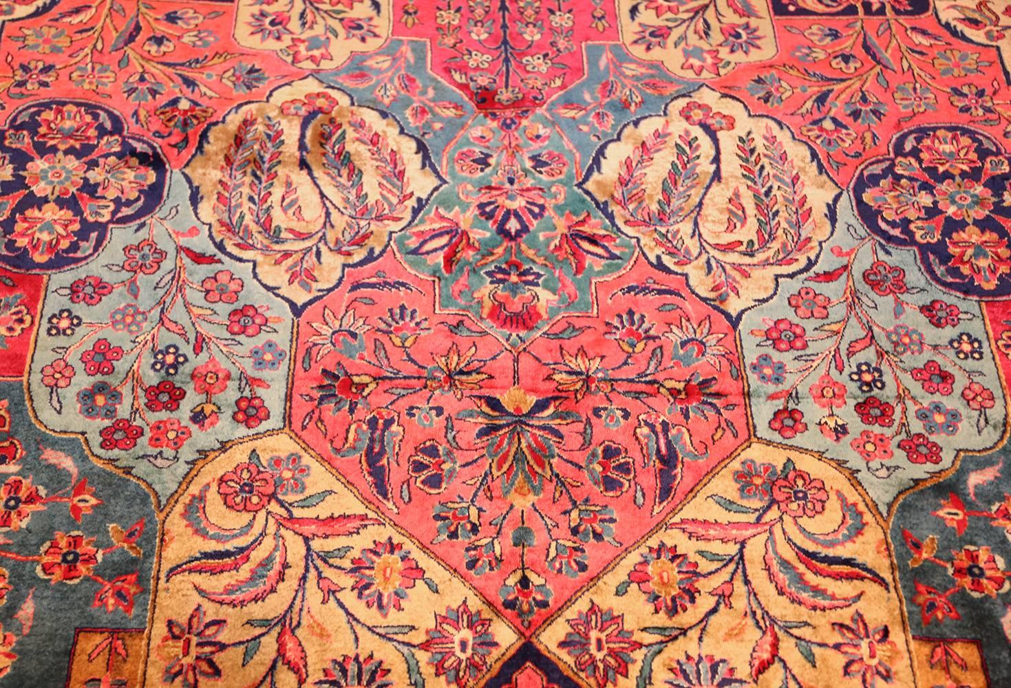 Magnificent Oversized Antique Kashan Persian Rug, Country of Origin / Rug Type: Persian Rug, Circa Date: 1900 -Size: 13 ft 5 in x 21 ft 7 in (4.09 m x 6.58 m)

The vibrant colors of this antique Kashan carpet were created around the turn of the