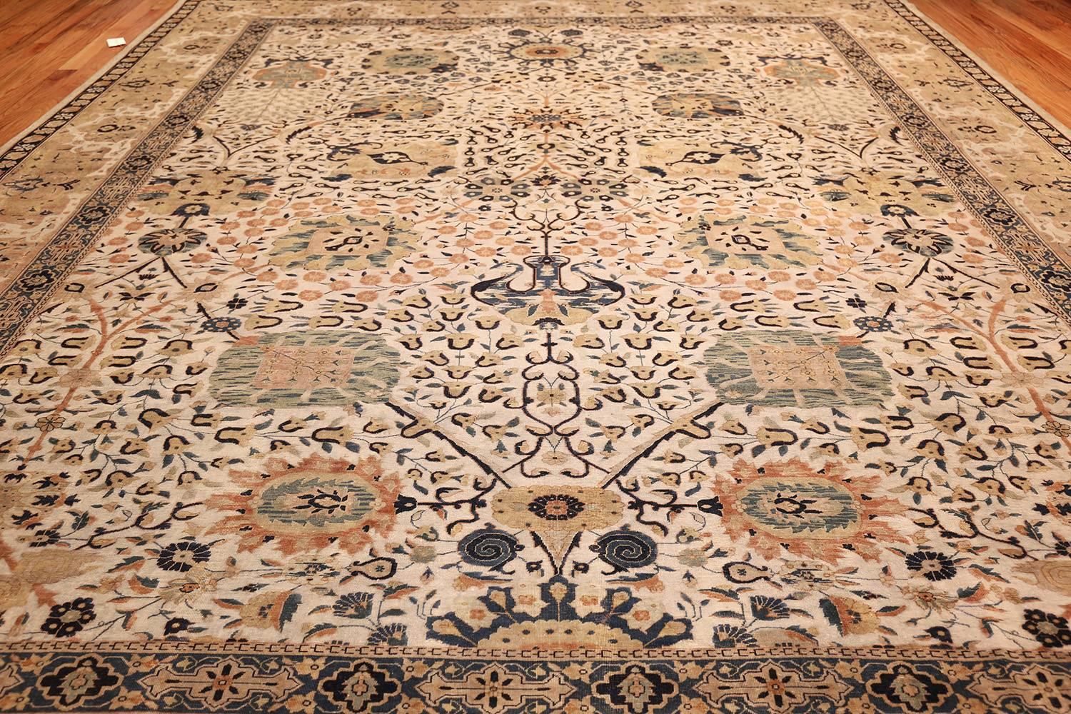 Antique Ivory Agra Indian Rug In Excellent Condition In New York, NY