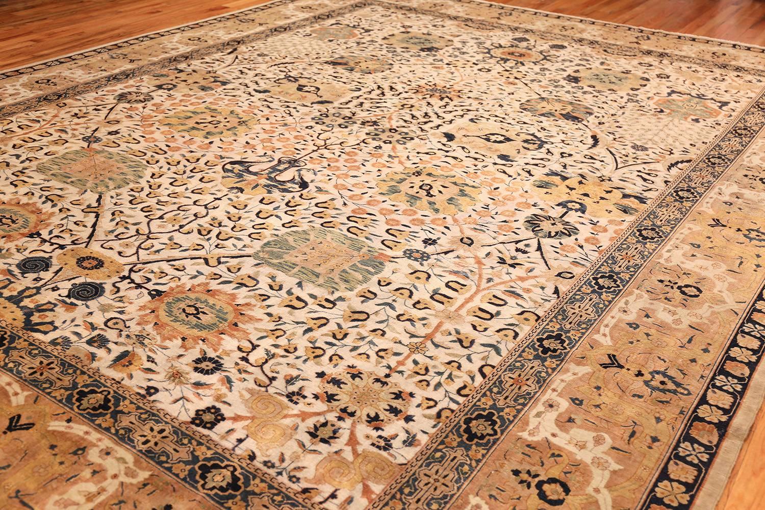 20th Century Antique Ivory Agra Indian Rug