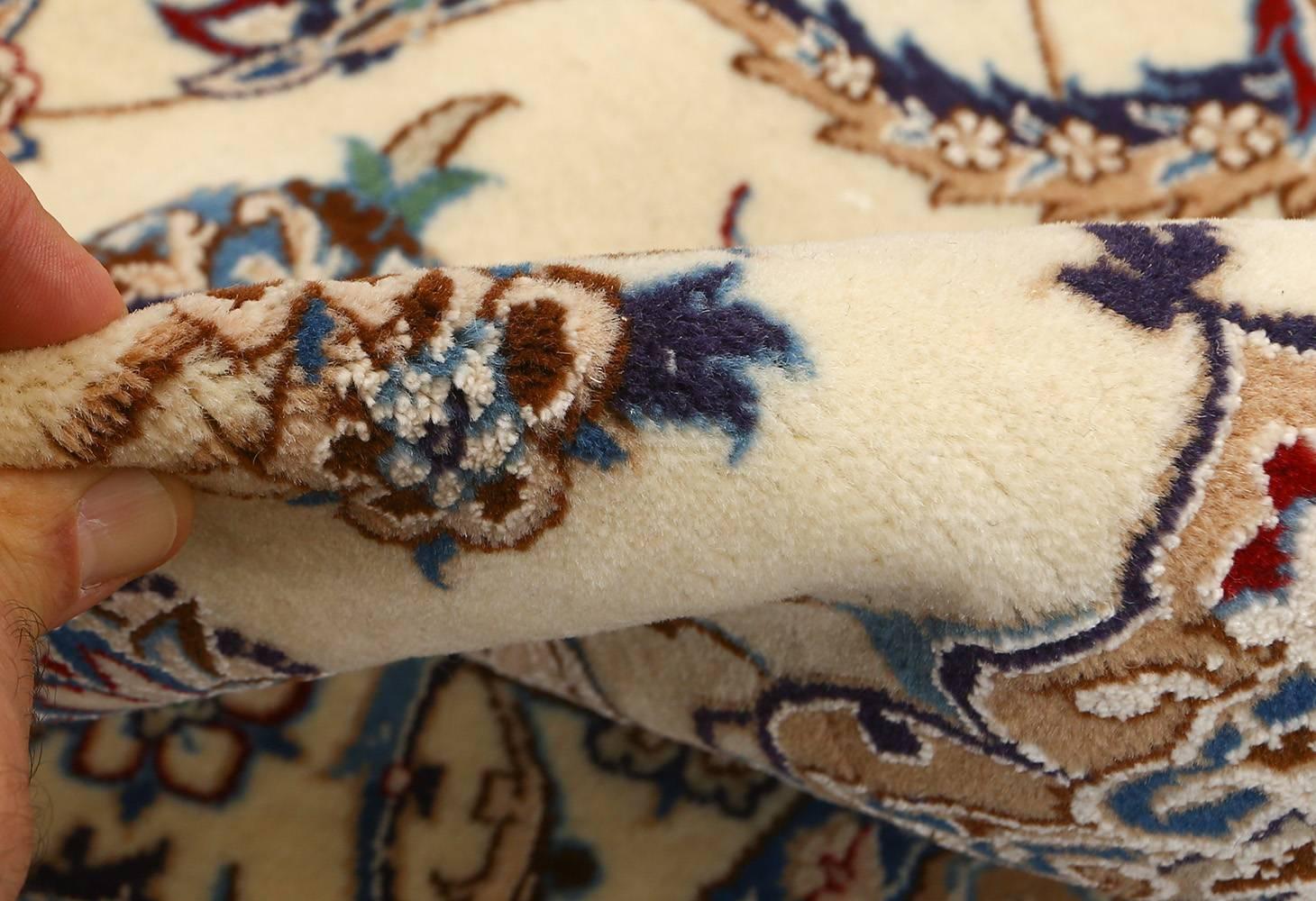 Beautiful round vintage Nain Persian rug 51126, knots per square inch KPSI: 625, country of origin / rug type: Vintage Persian rug, date: circa mid-20th century
Nain Rugs – Nain is a small village located in central Iran that has relatively