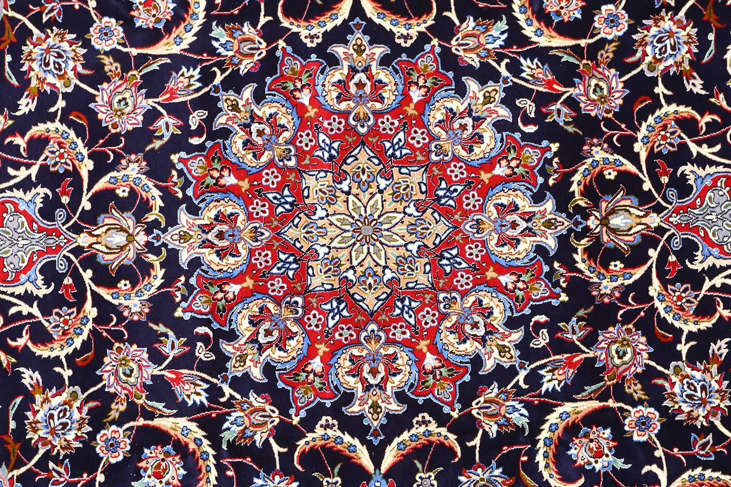 20th Century Vintage Isfahan Persian Rug. Size: 6 ft 7 in x 10 ft (2.01 m x 3.05 m)