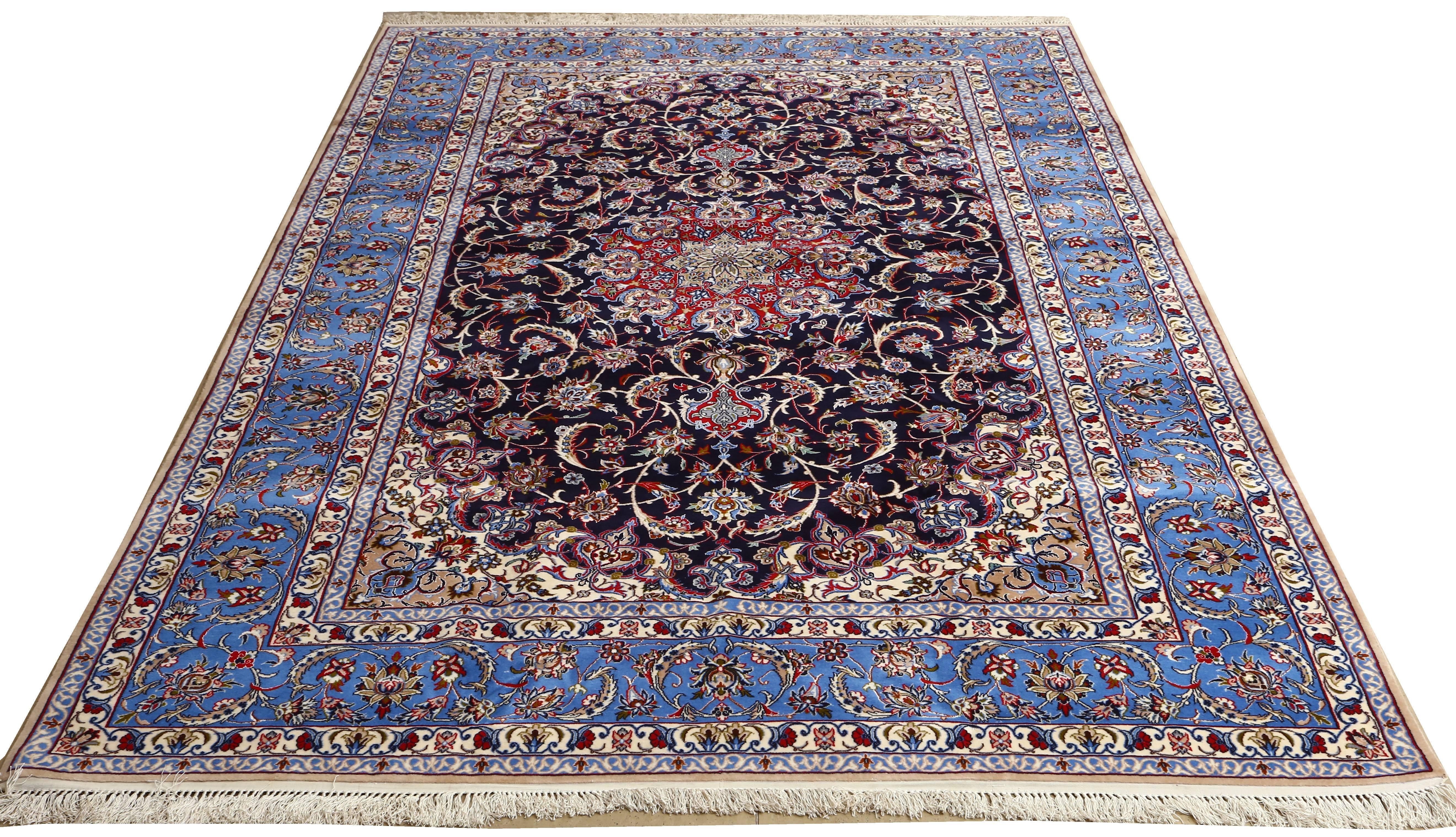 Vintage Isfahan Persian Rug. Size: 6 ft 7 in x 10 ft (2.01 m x 3.05 m) 3