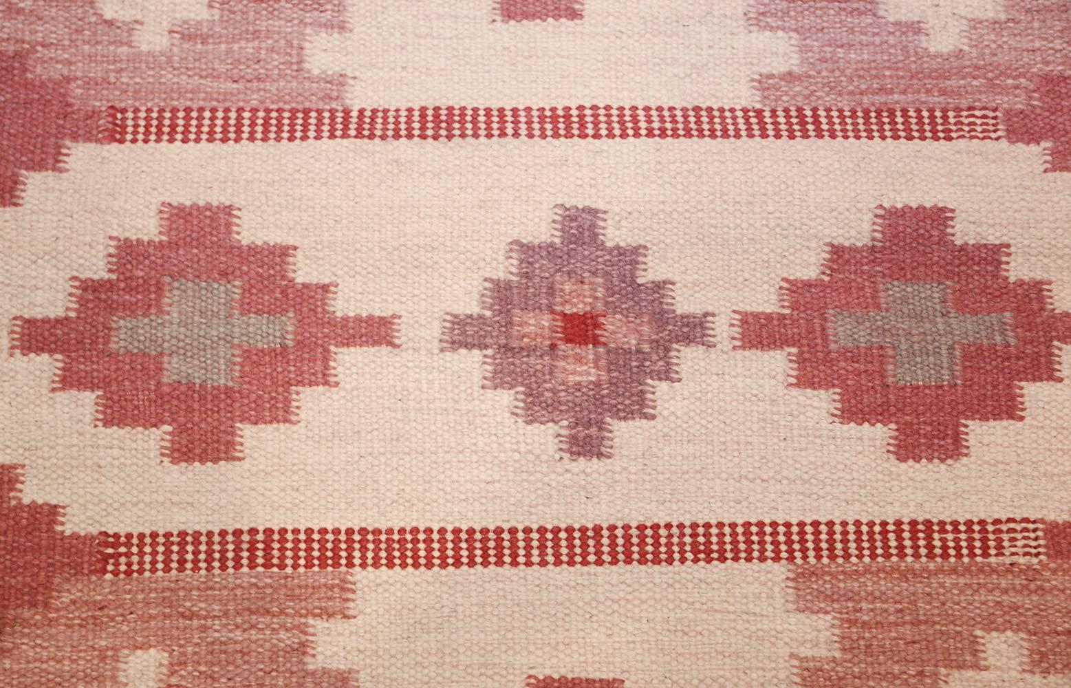Vintage Flat-Woven Scandinavian Swedish Kilim Runner Rug In Excellent Condition In New York, NY