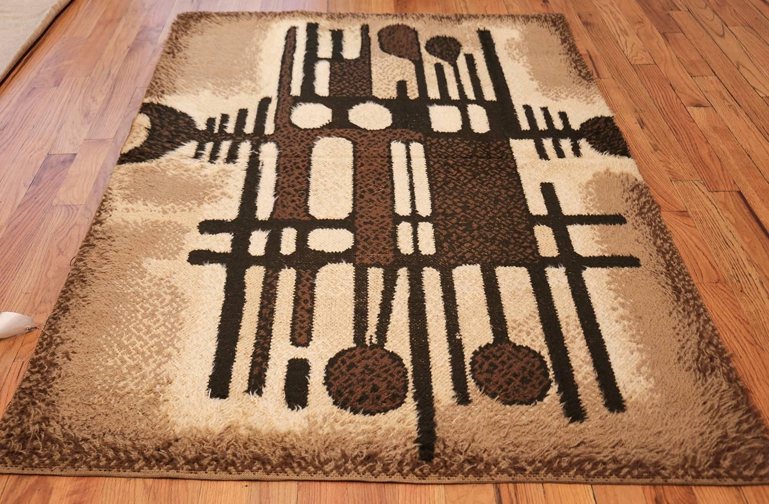 Vintage Scandinavian Swedish Rya Rug In Excellent Condition In New York, NY