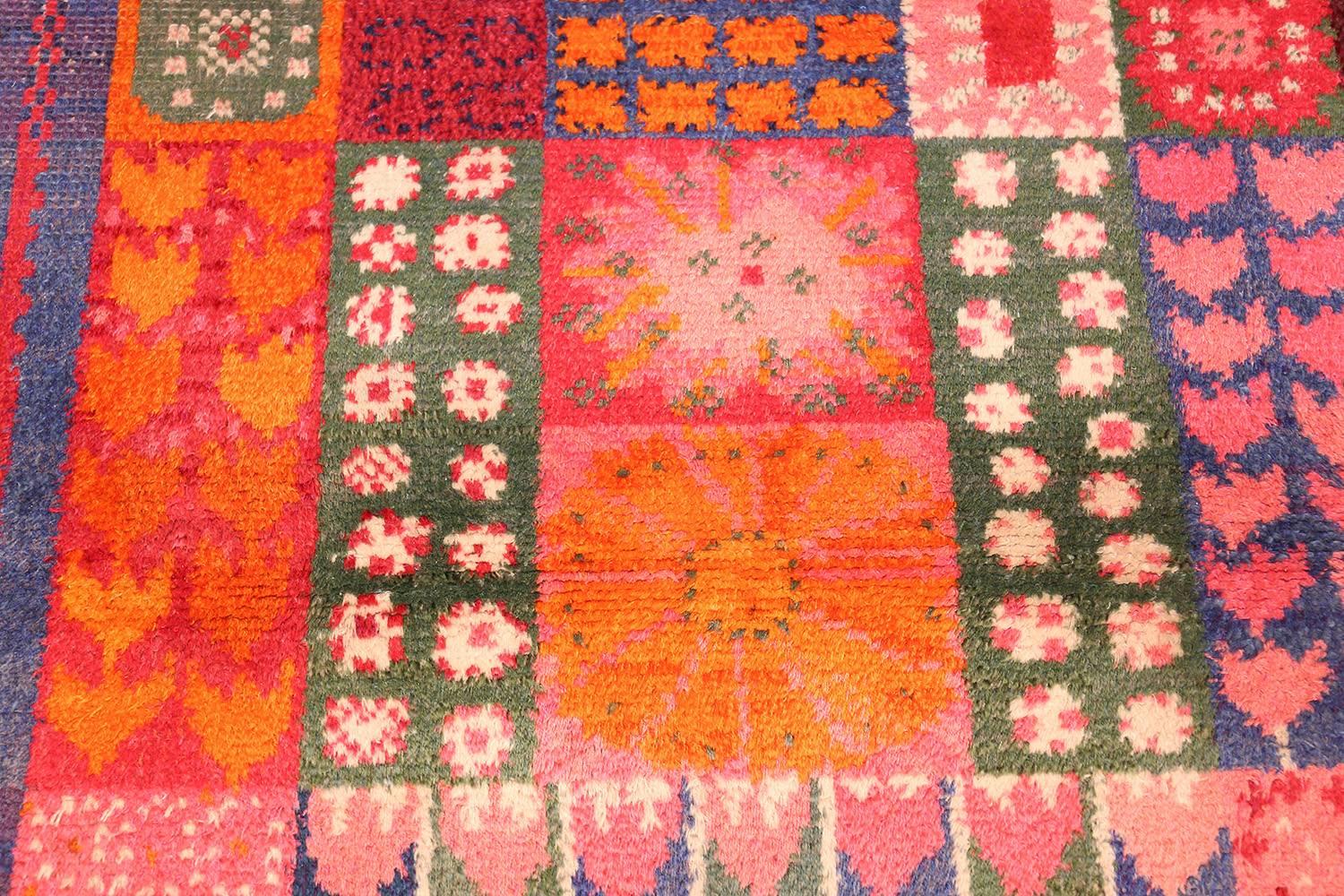 Vintage Rya Rug by Marianne Richter for Marta Maas. Size: 4 ft 6 in x 5 ft 8 in In Excellent Condition In New York, NY