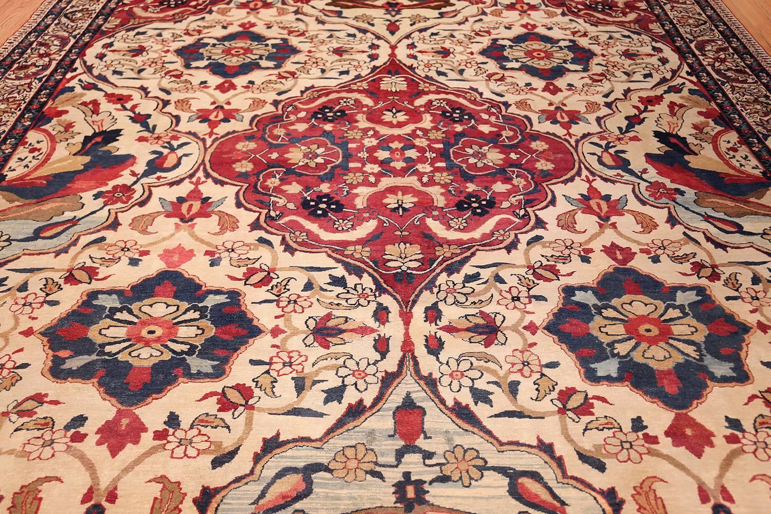 Kirman Antique Persian Kerman Rug. Size: 9 ft x 11 ft 6 in (2.74 m x 3.51 m)