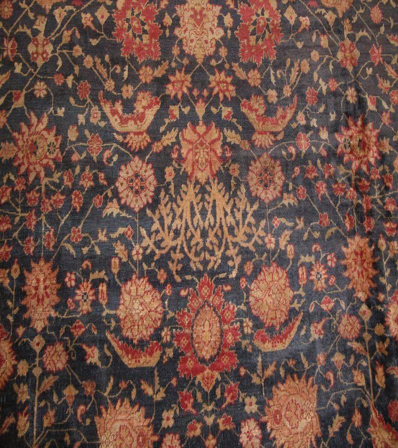 Antique Turkish Sivas rug, country of origin: Turkey, circa early 20th century. Antique Sivas rugs from Turkey are known in the antique rug world for their distinct aesthetic style, which in many ways is something of an homage to traditional,