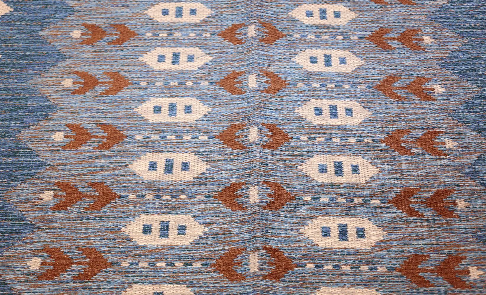 Vintage Swedish Double Sided Rug, Origin: Sweden, Mid-20th Century – Size: 4 ft 8 in x 6 ft 3 in (1.42 m x 1.9 m)

Here is a charming vintage carpet – a mid-century Swedish kilim, woven in Scandinavia during the middle years of the twentieth