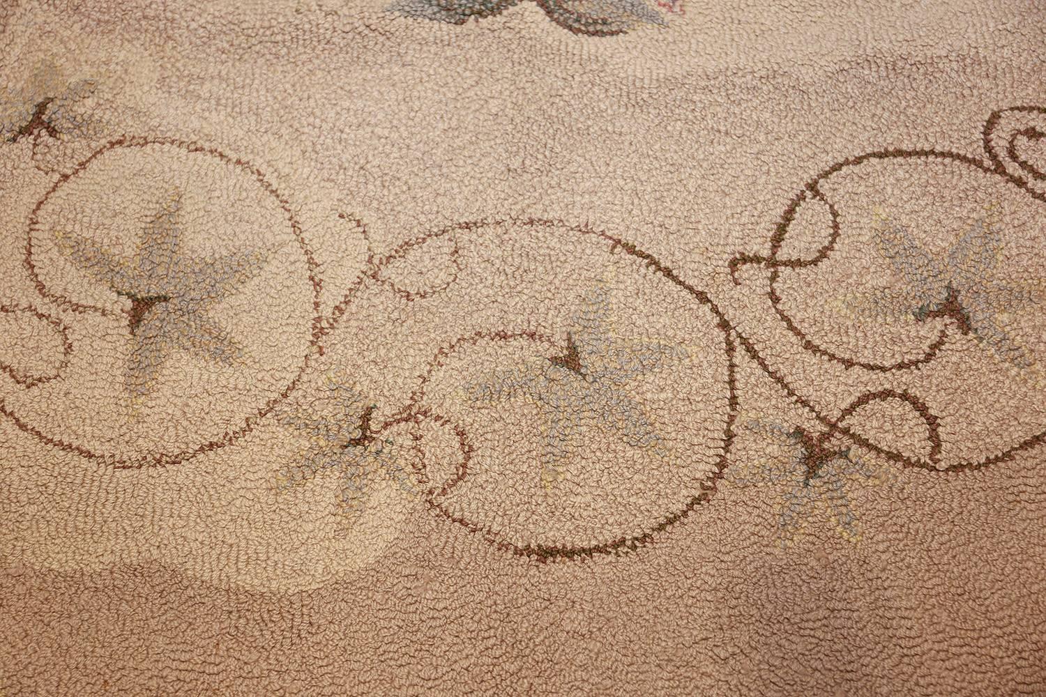 Antiker amerikanischer Teppich mit Haken. Größe: 9 Fuß 4 Zoll x 13 Fuß 2 Zoll im Angebot 1