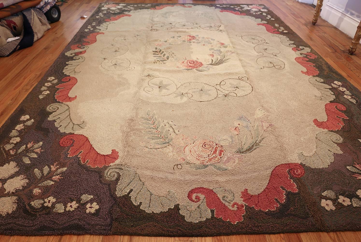 Nazmiyal Collection Antique American Hooked Rug. Size: 9 ft 4 in x 13 ft 2 in For Sale 3